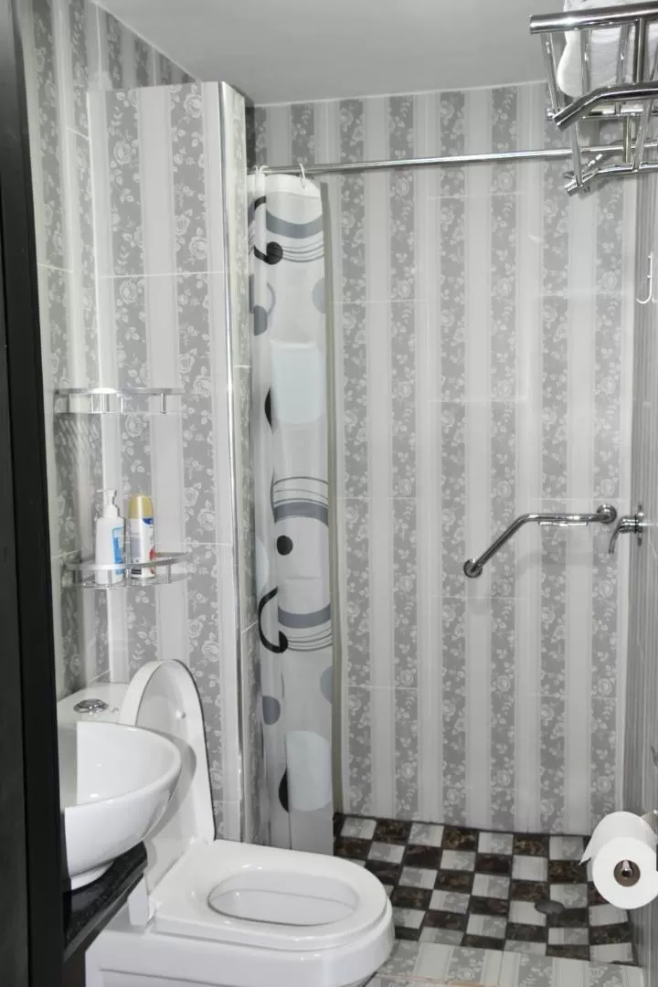 Shower, Bathroom in Annavilla7 Lilongwe Aparthotel