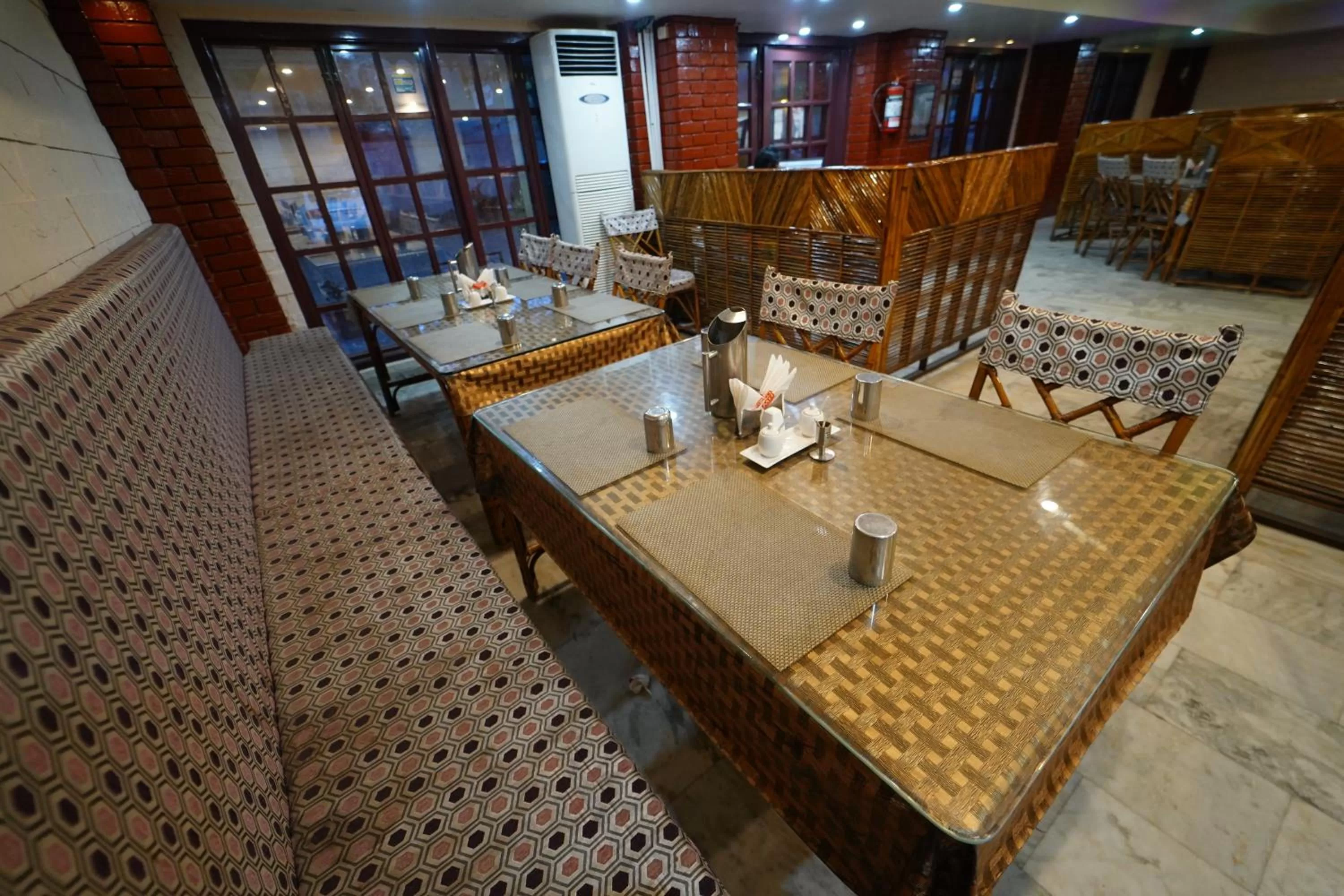 Restaurant/places to eat in Hotel Palmyra Grand Inn