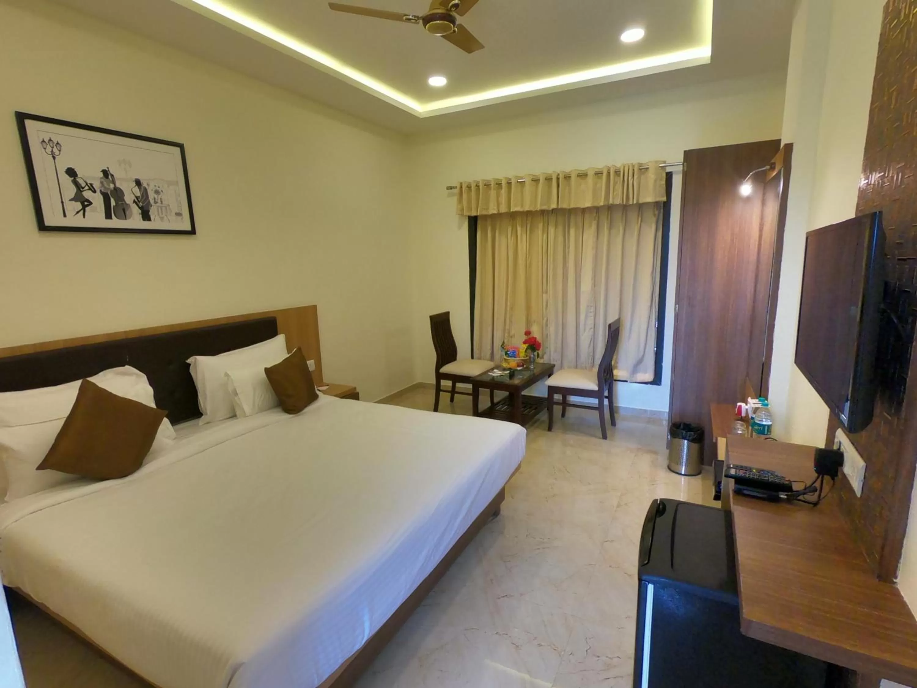 Photo of the whole room, Bed in Jivanta Mahabaleshwar