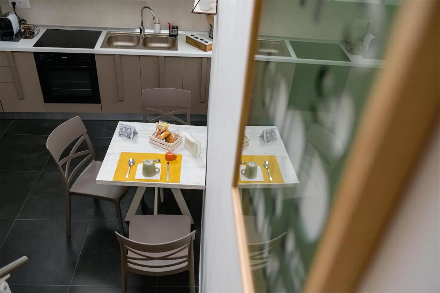 Kitchen or kitchenette in Le Porte di Partenope