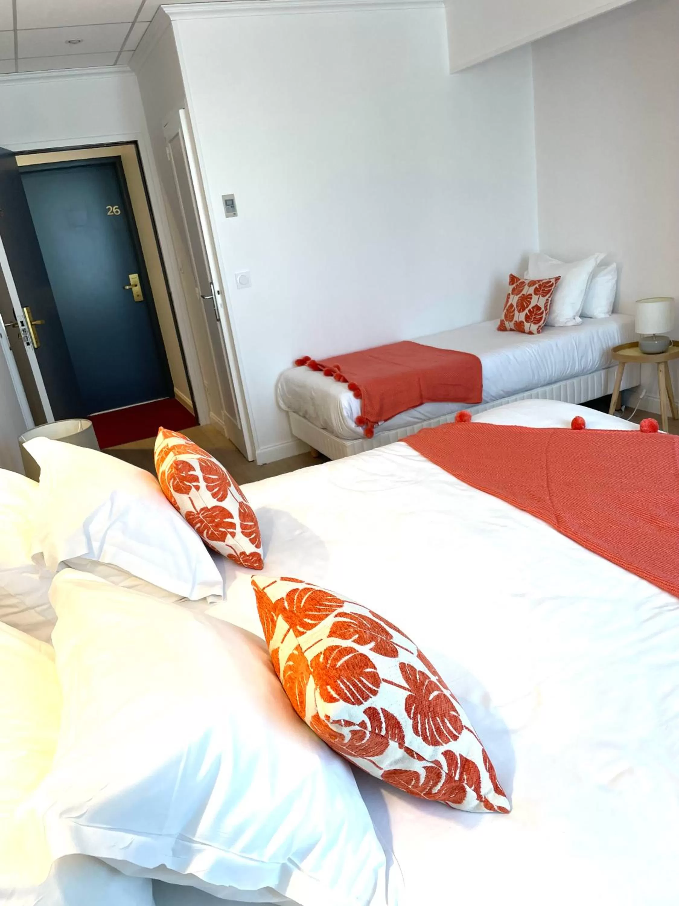 Bed in Hôtel Porte Mars Reims Gare Centre Arena