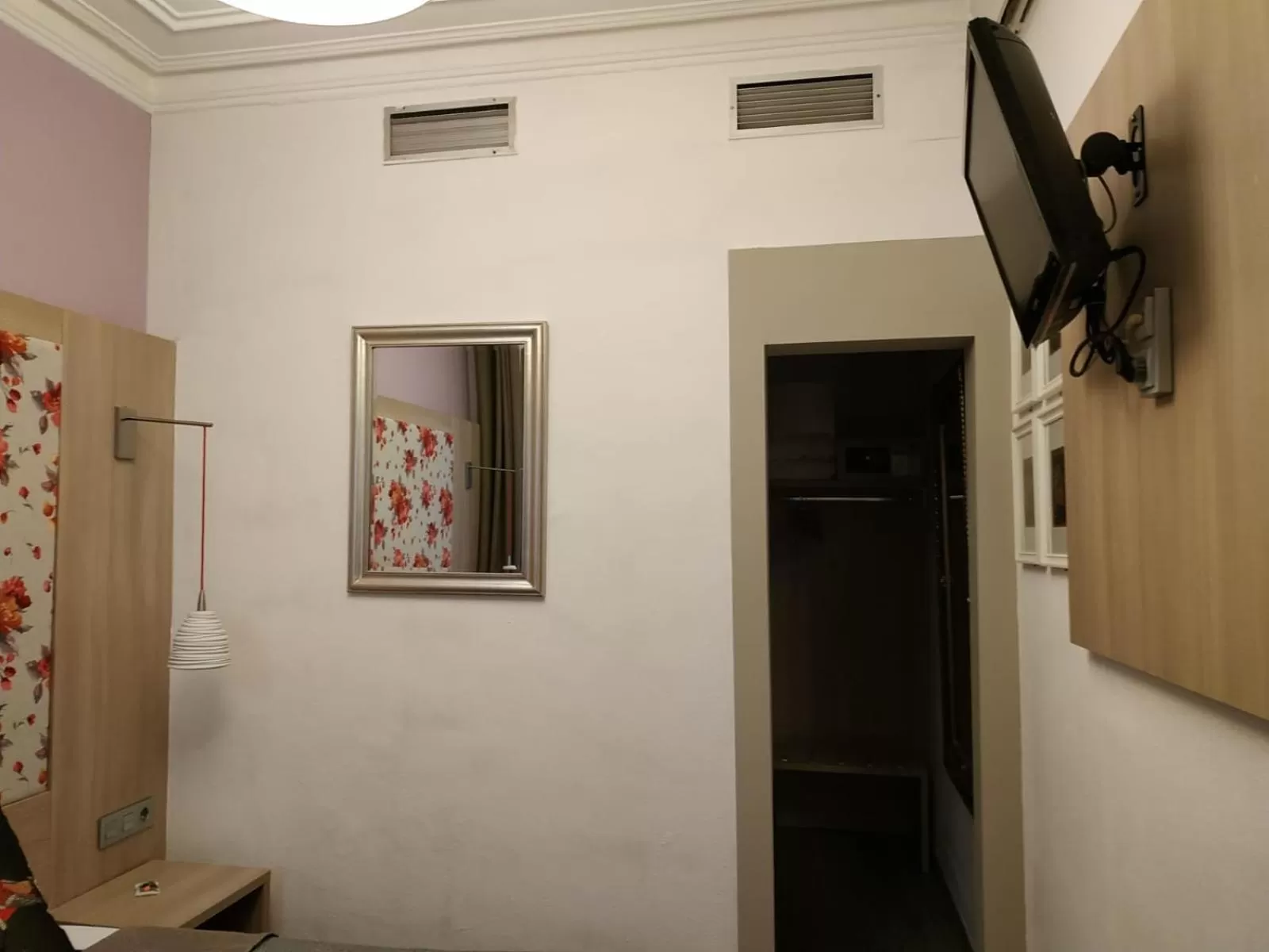 TV and multimedia in Hotel Ginebra