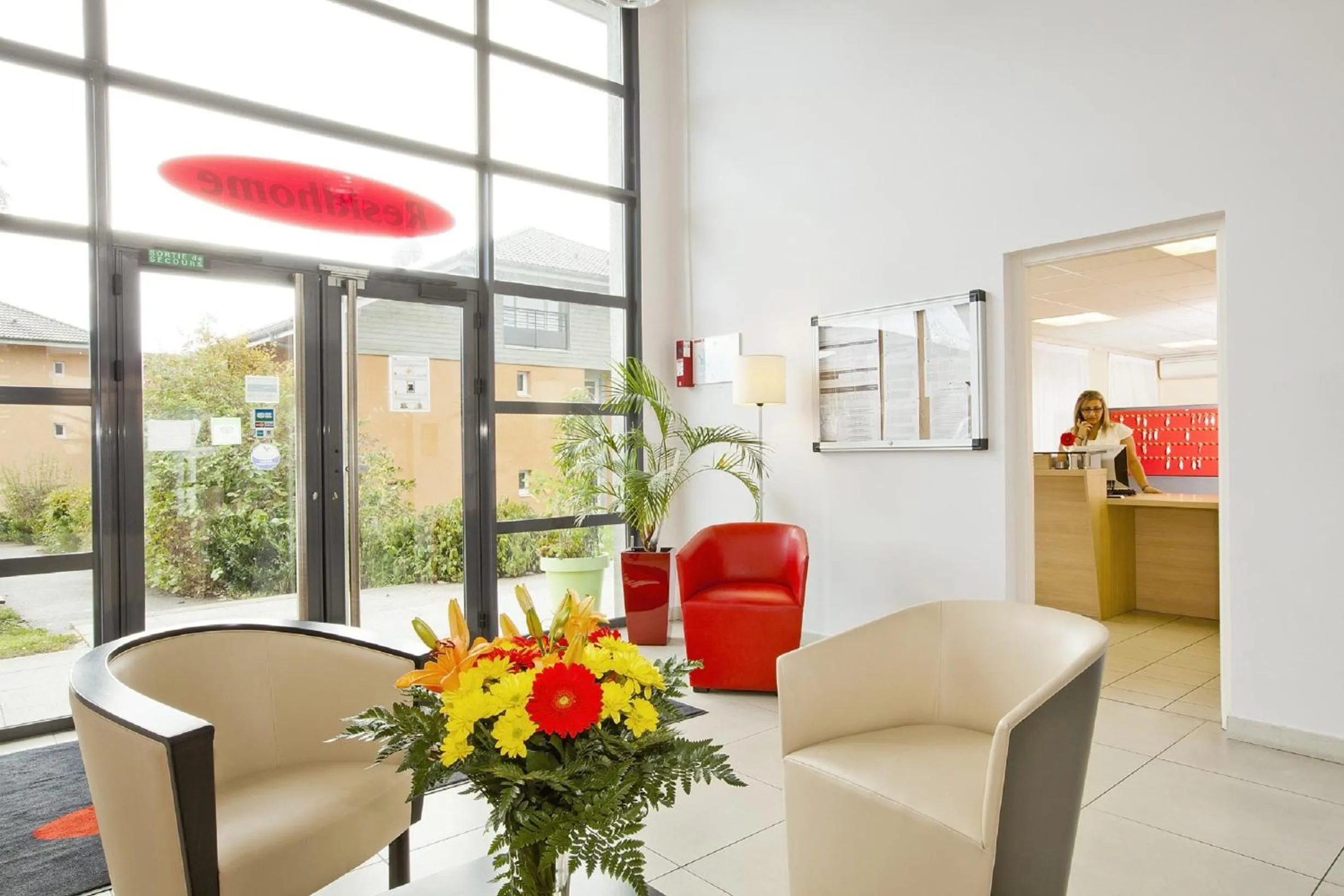 People in Residhome Genève Prévessin Le Carré d'Or