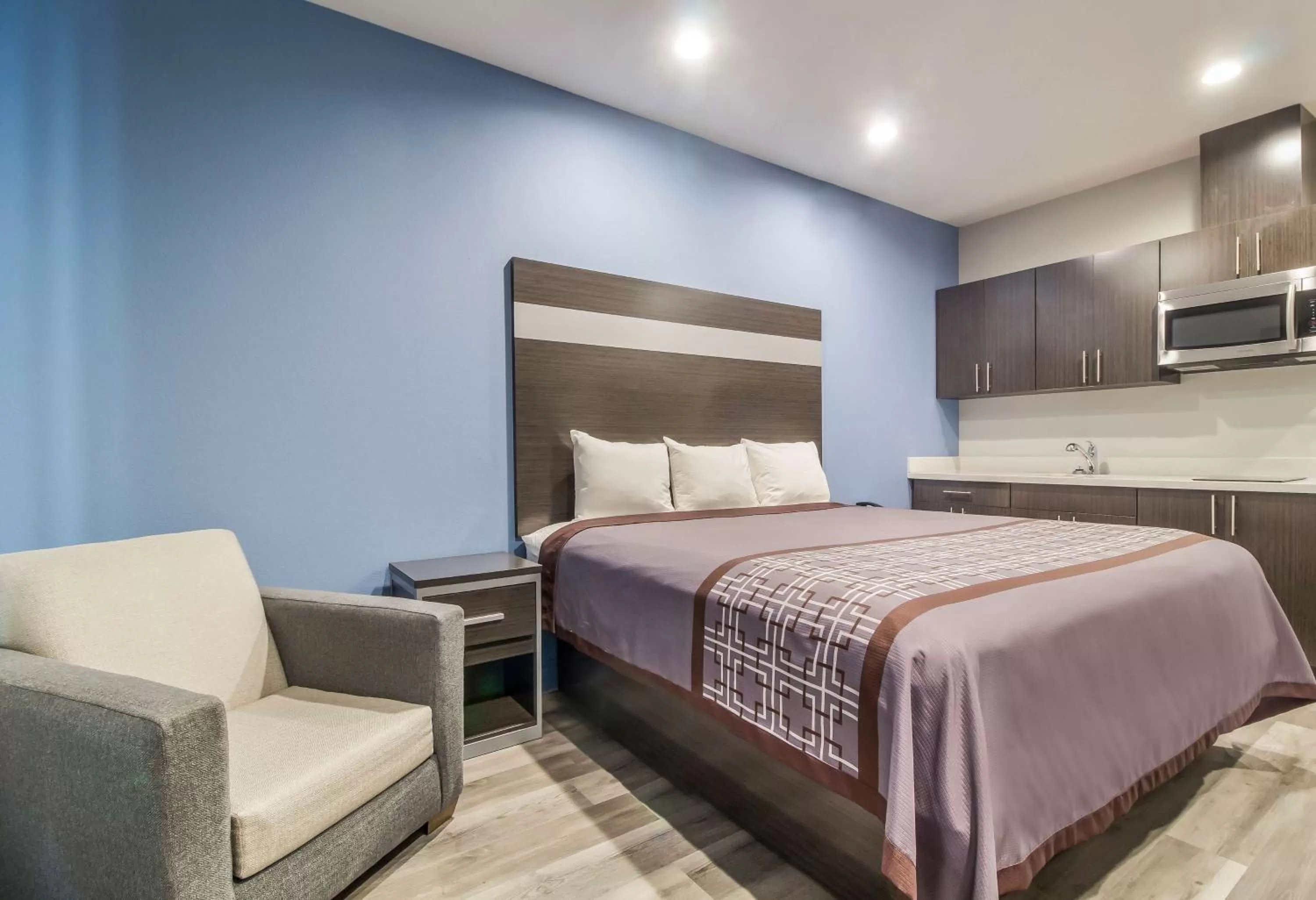 Photo of the whole room, Bed in Studio 6 Deer Park, Tx