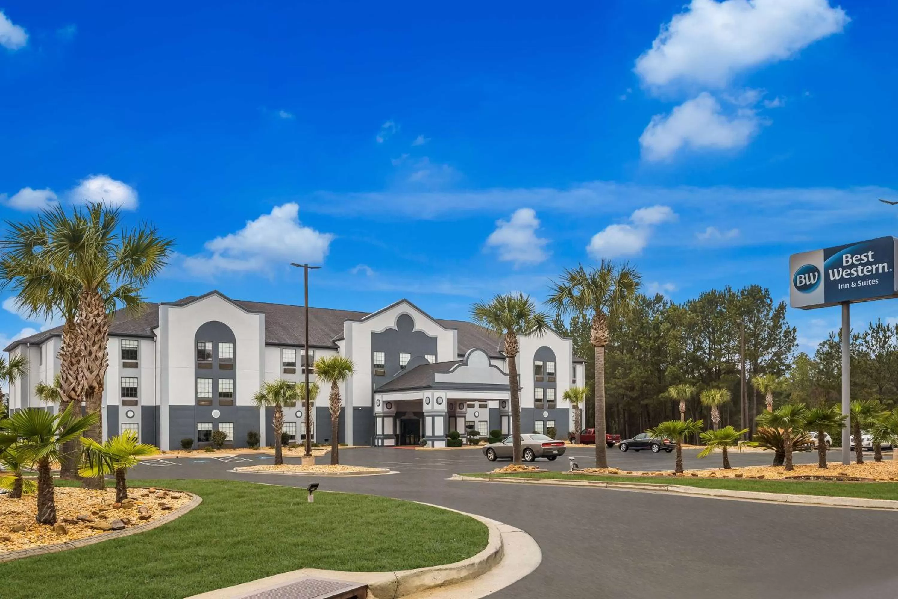 Property building in Best Western Bradbury Inn & Suites