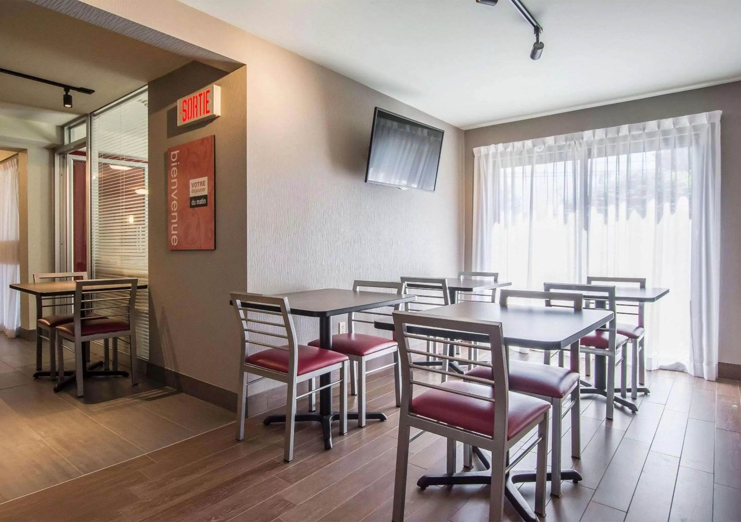 Restaurant/places to eat in Comfort Inn Sherbrooke