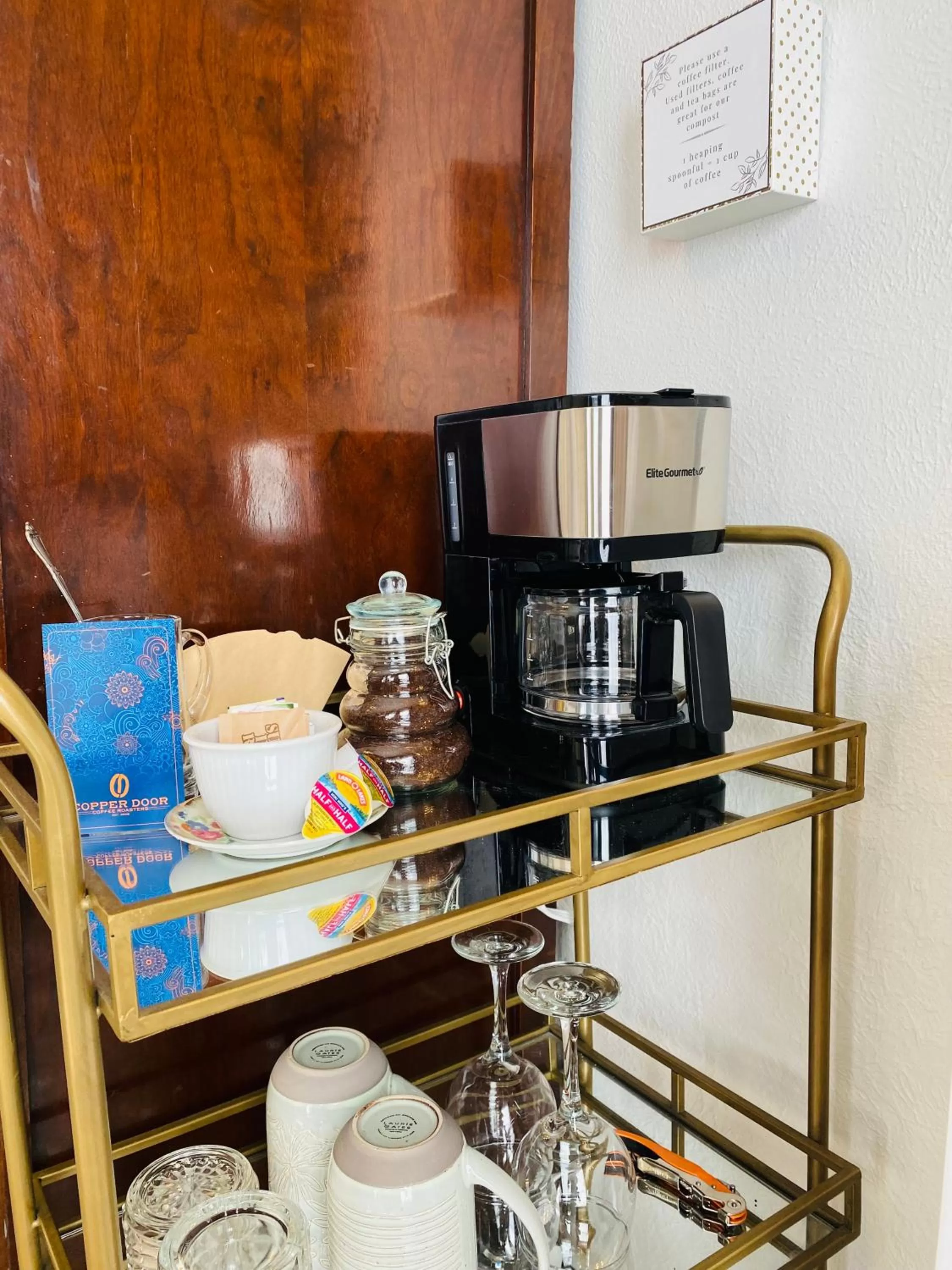 Coffee/tea facilities in Flora House Denver