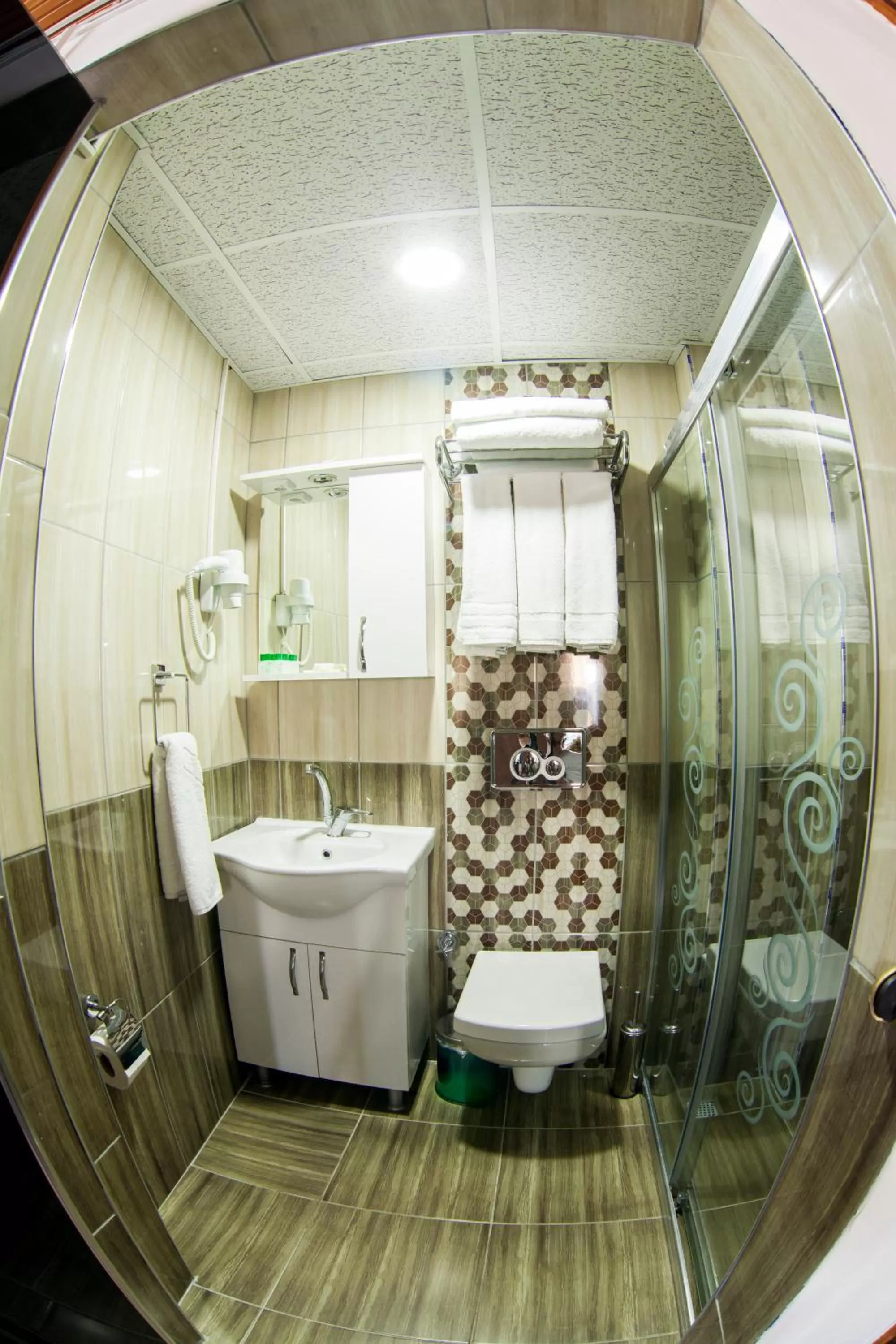 Shower in Istanbul Sirkeci Hotel