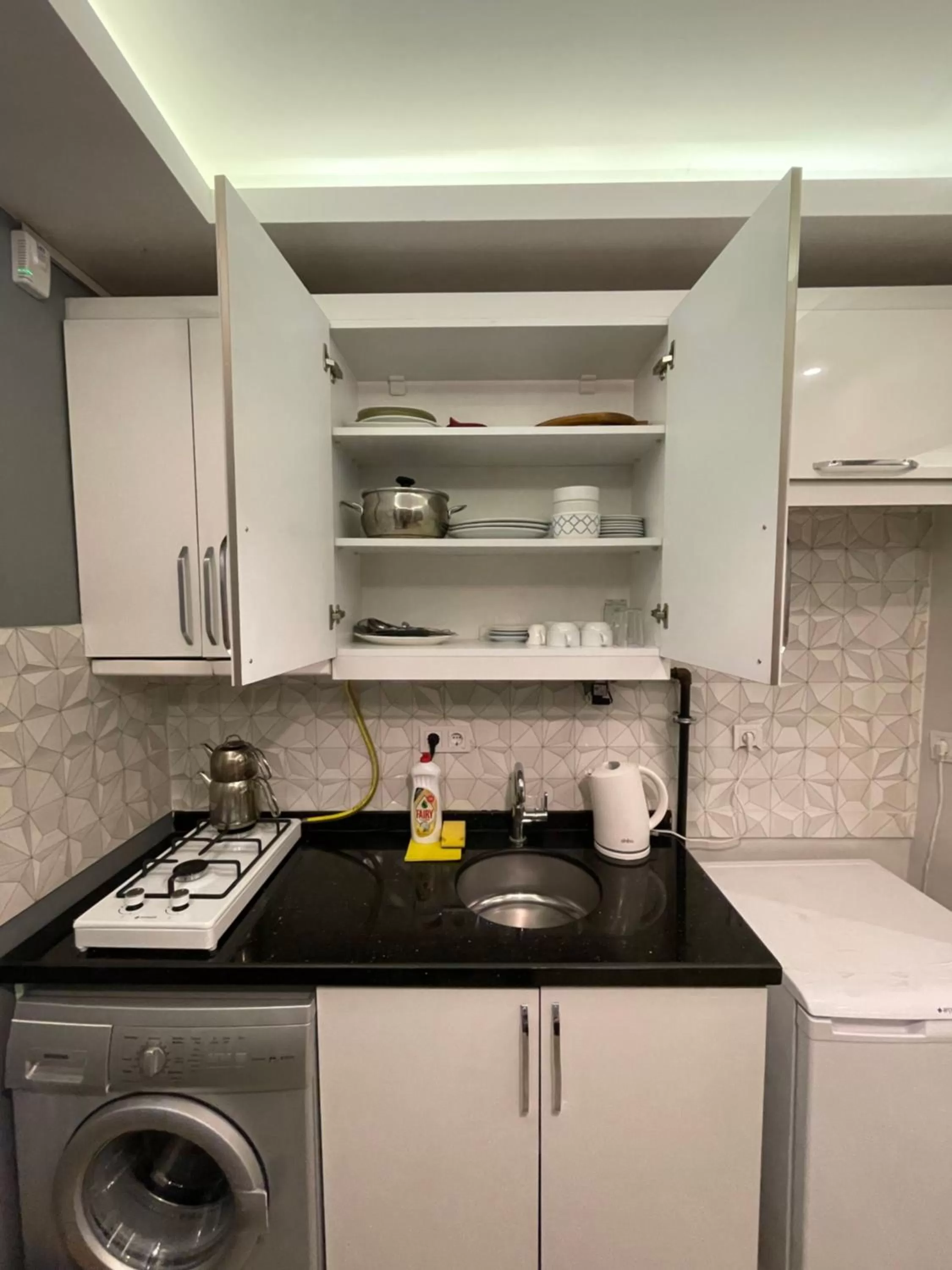 Kitchen or kitchenette in Arat Apartments