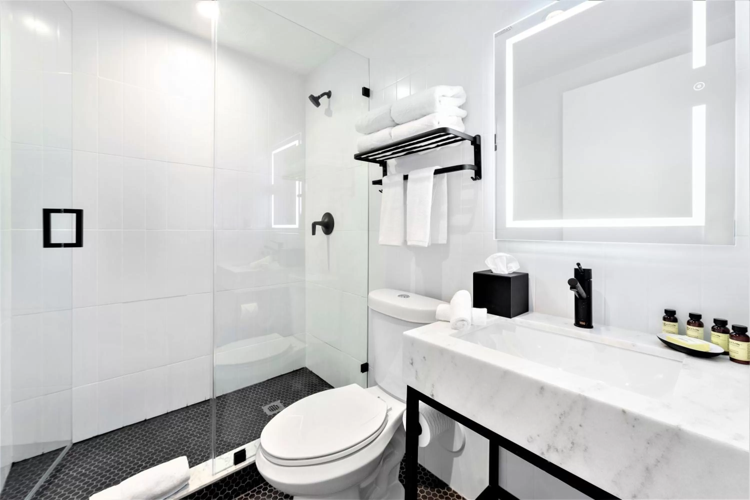 Bathroom in Urbanica Euclid