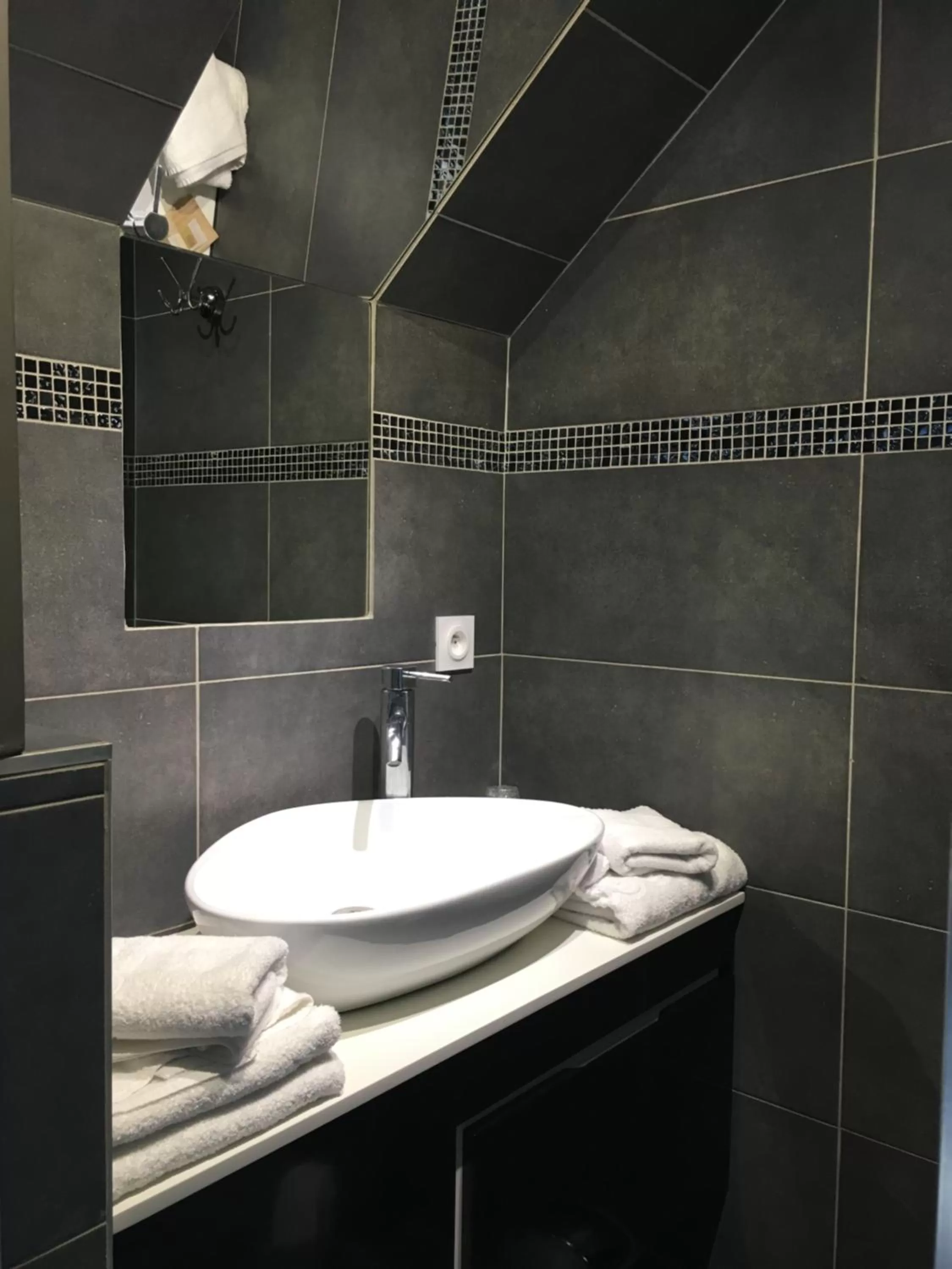 Hotel restaurant La Pêcherie - Le manoir d'à coté - Les 5 ruches -Logis hôtels