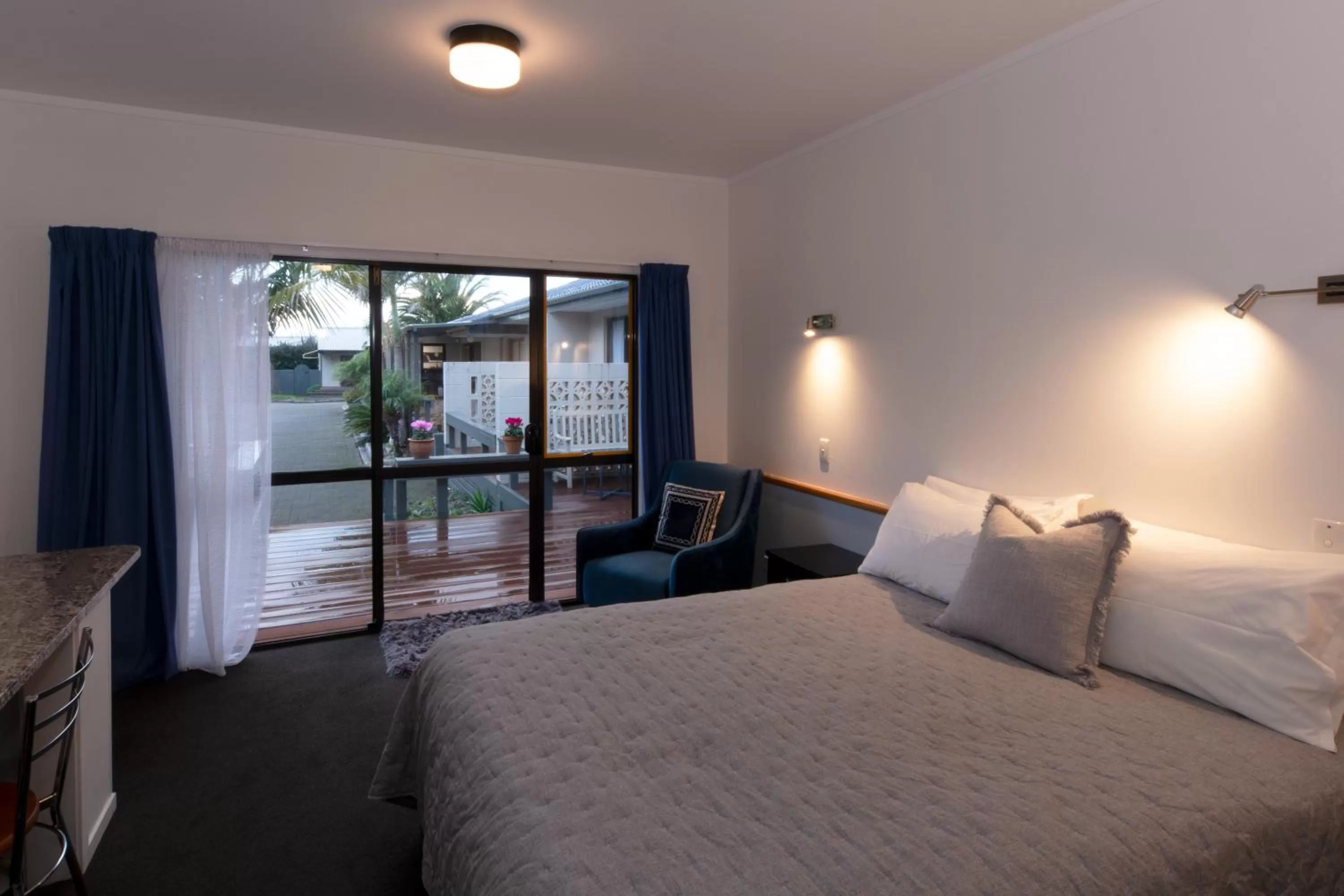 Bed in Aotearoa Lodge