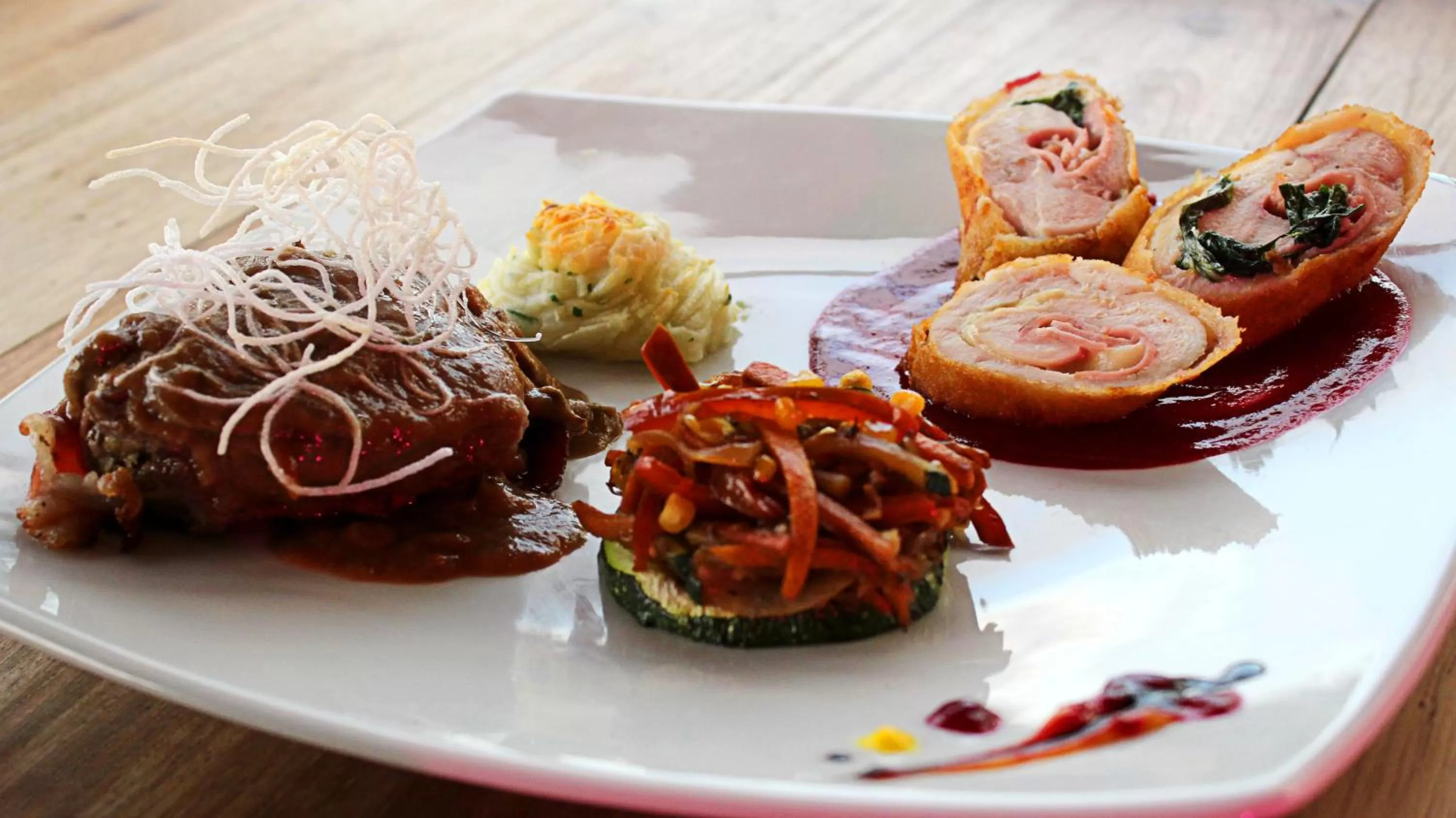 Food and drinks in Hotel Hacienda Santa Barbara