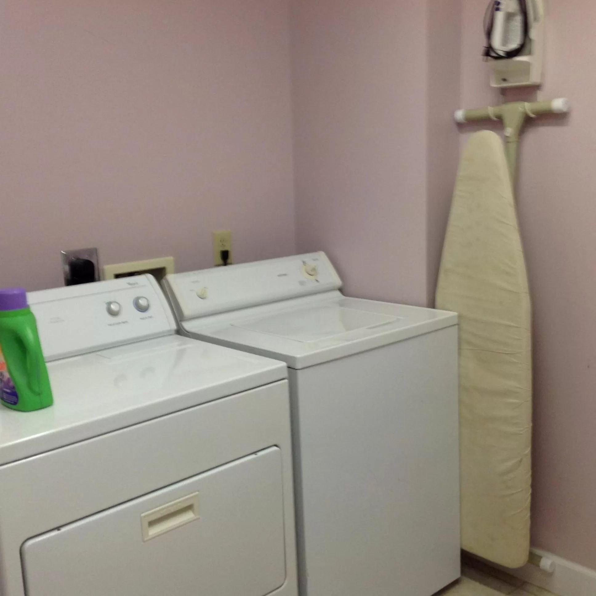 Bed in Boxwood Lodge Blowing Rock near Boone-University