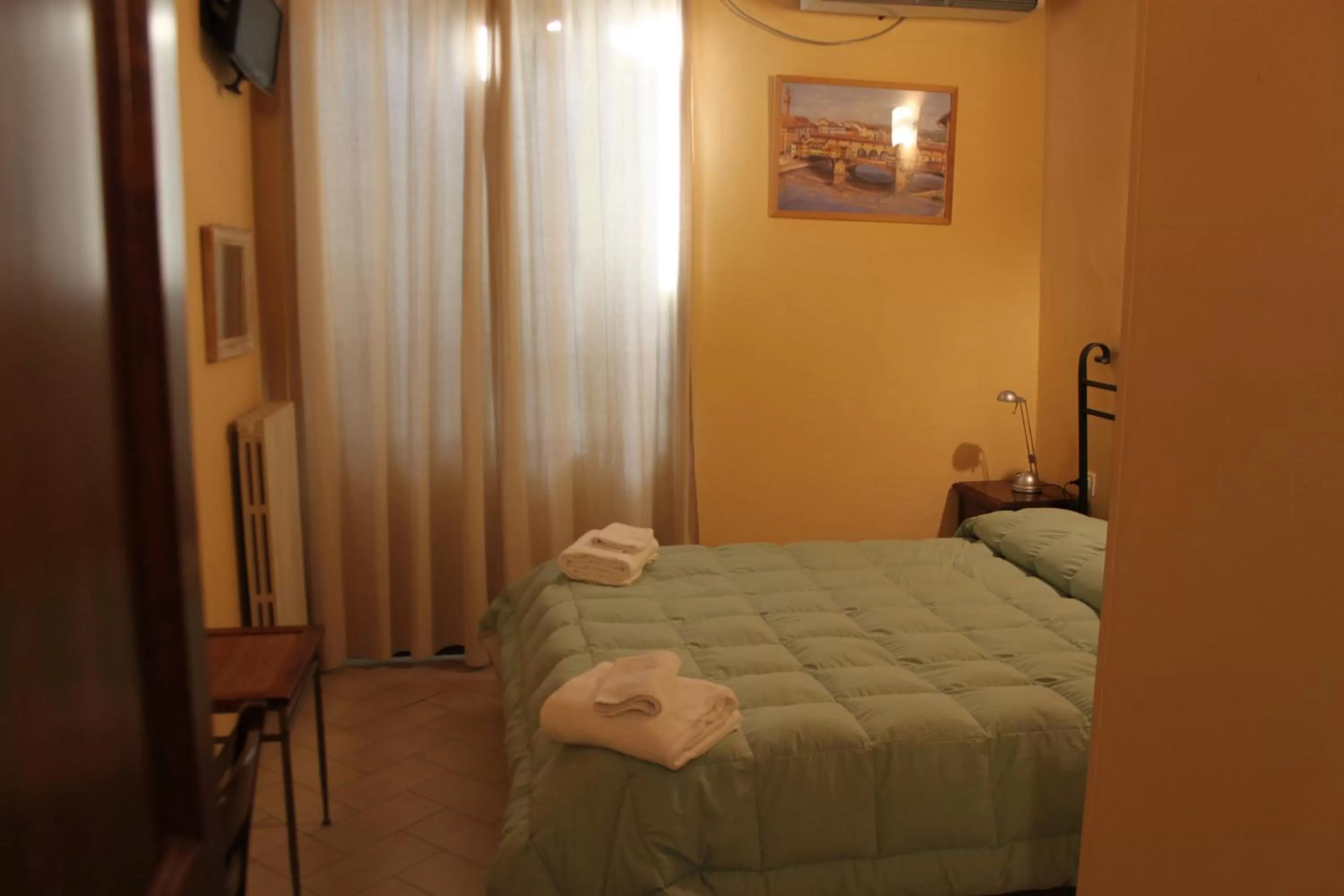 Bed in Florence Decamerone B&B