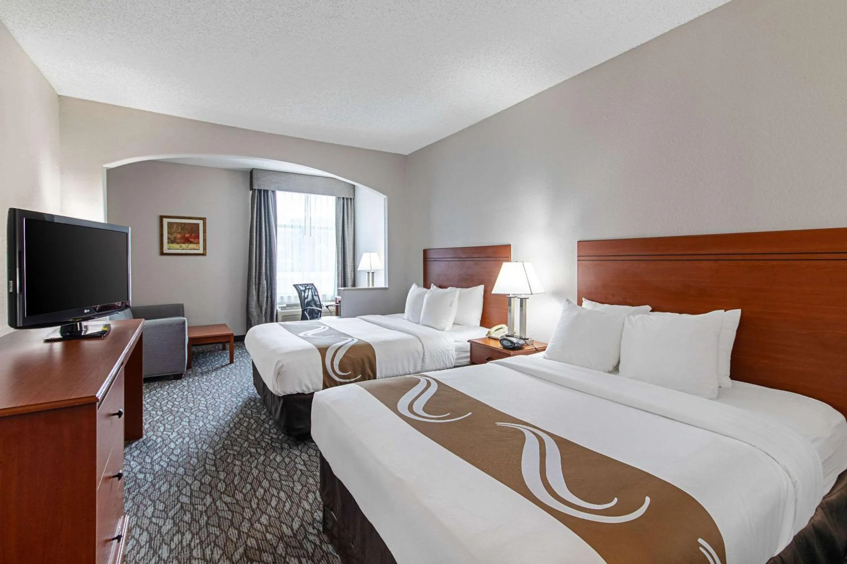 Bedroom, Bed in Quality Suites Austin South Street Elmo District