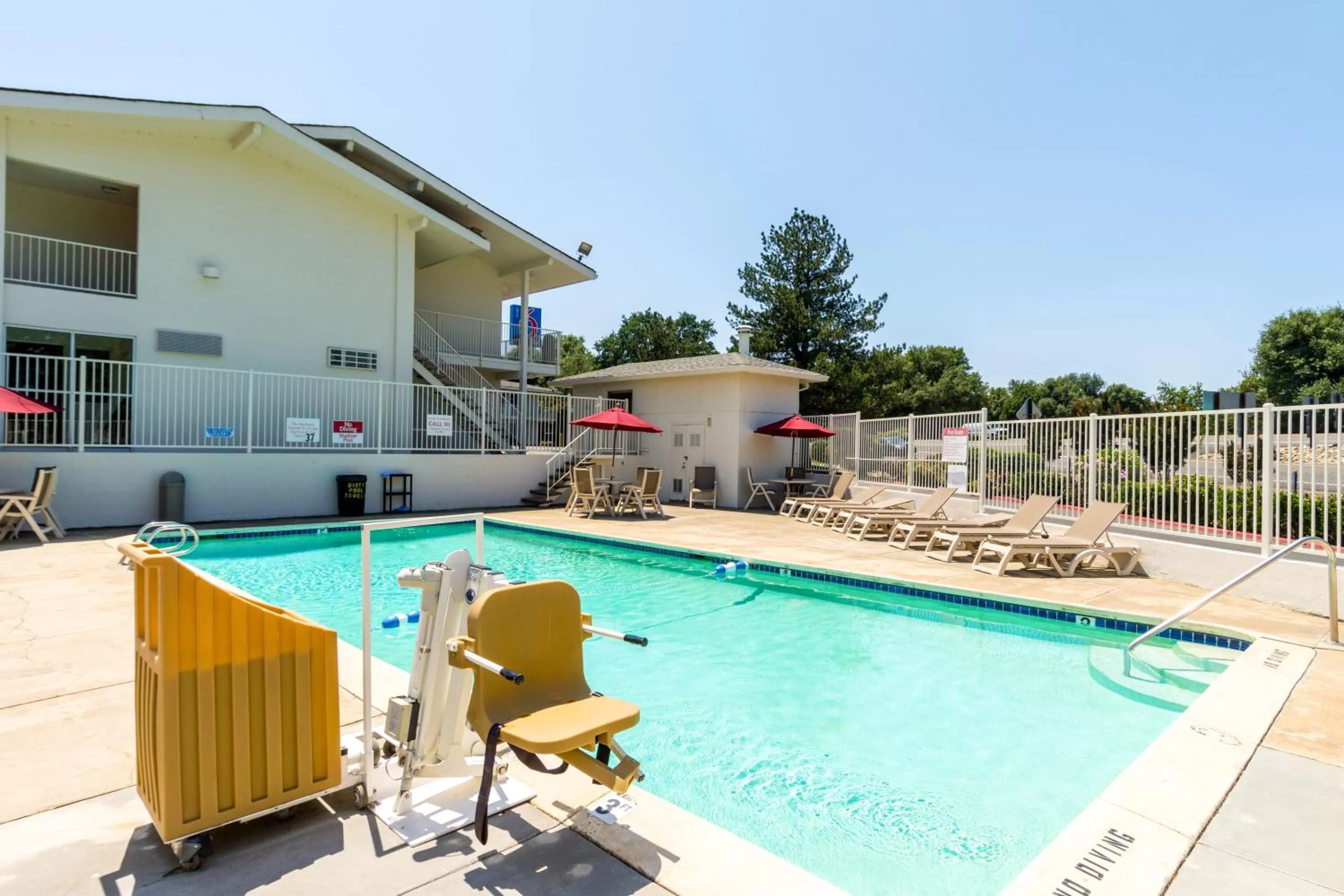 Swimming pool in Motel 6-Redding, CA - Central