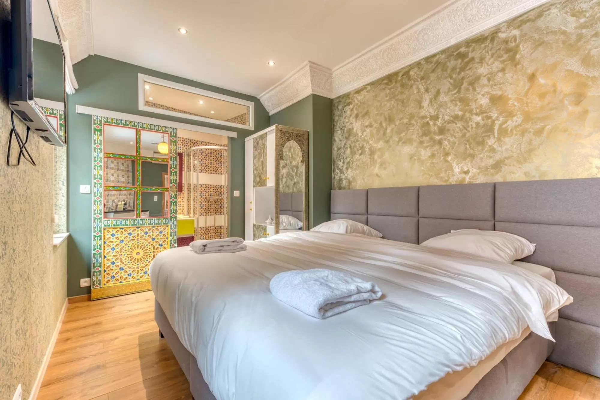 Photo of the whole room, Bed in Ryad Mogador Liège