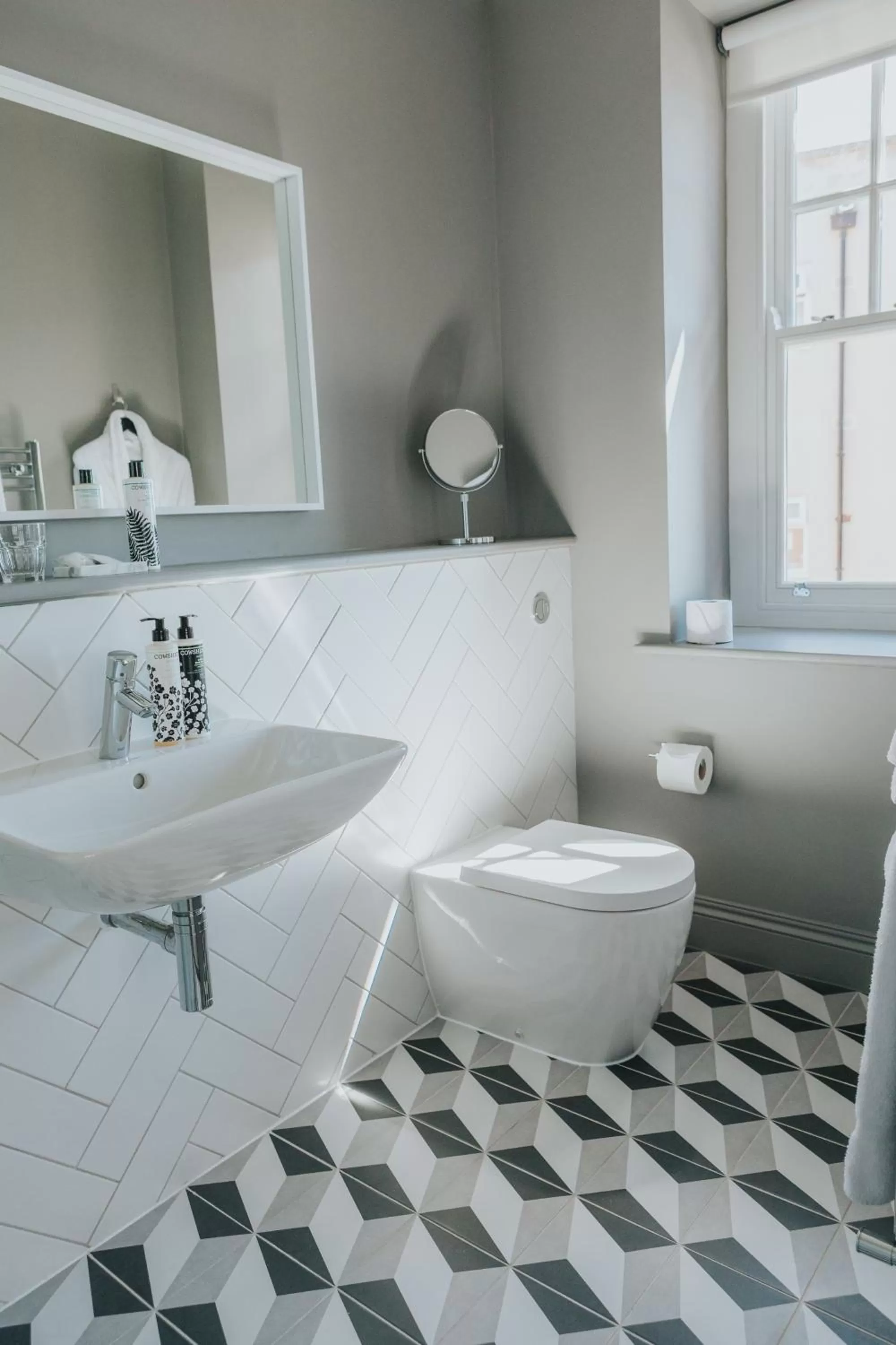 Bathroom in The Ginger Pig