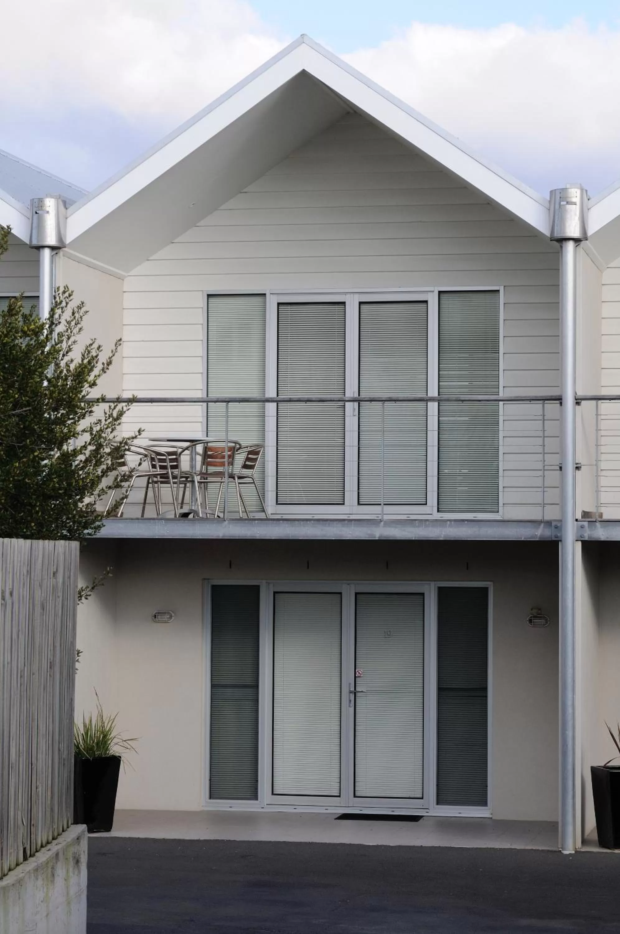 Facade/entrance in Ashmont Motel and Apartments