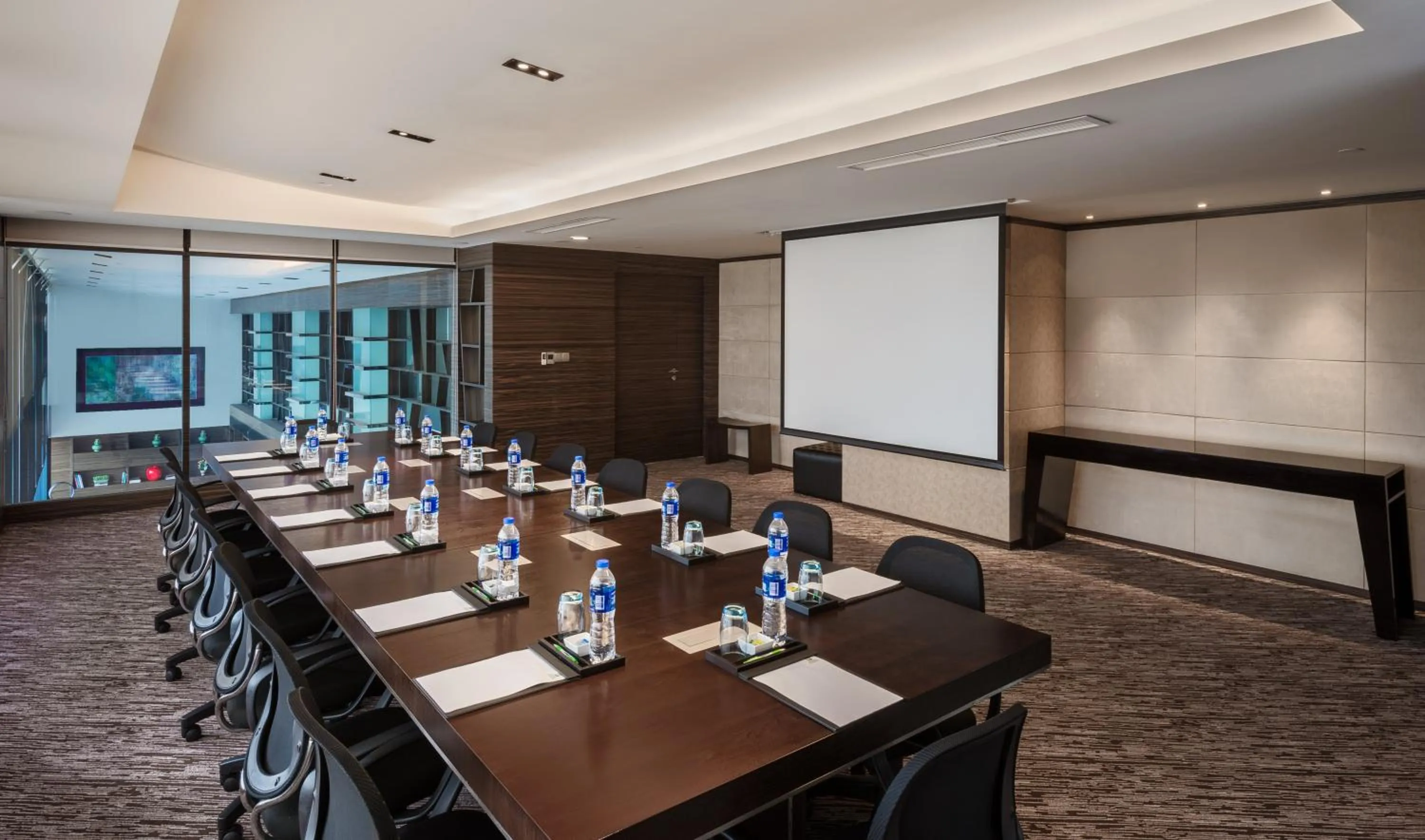 Meeting/conference room in Holiday Inn Shanghai Hongqiao West by IHG
