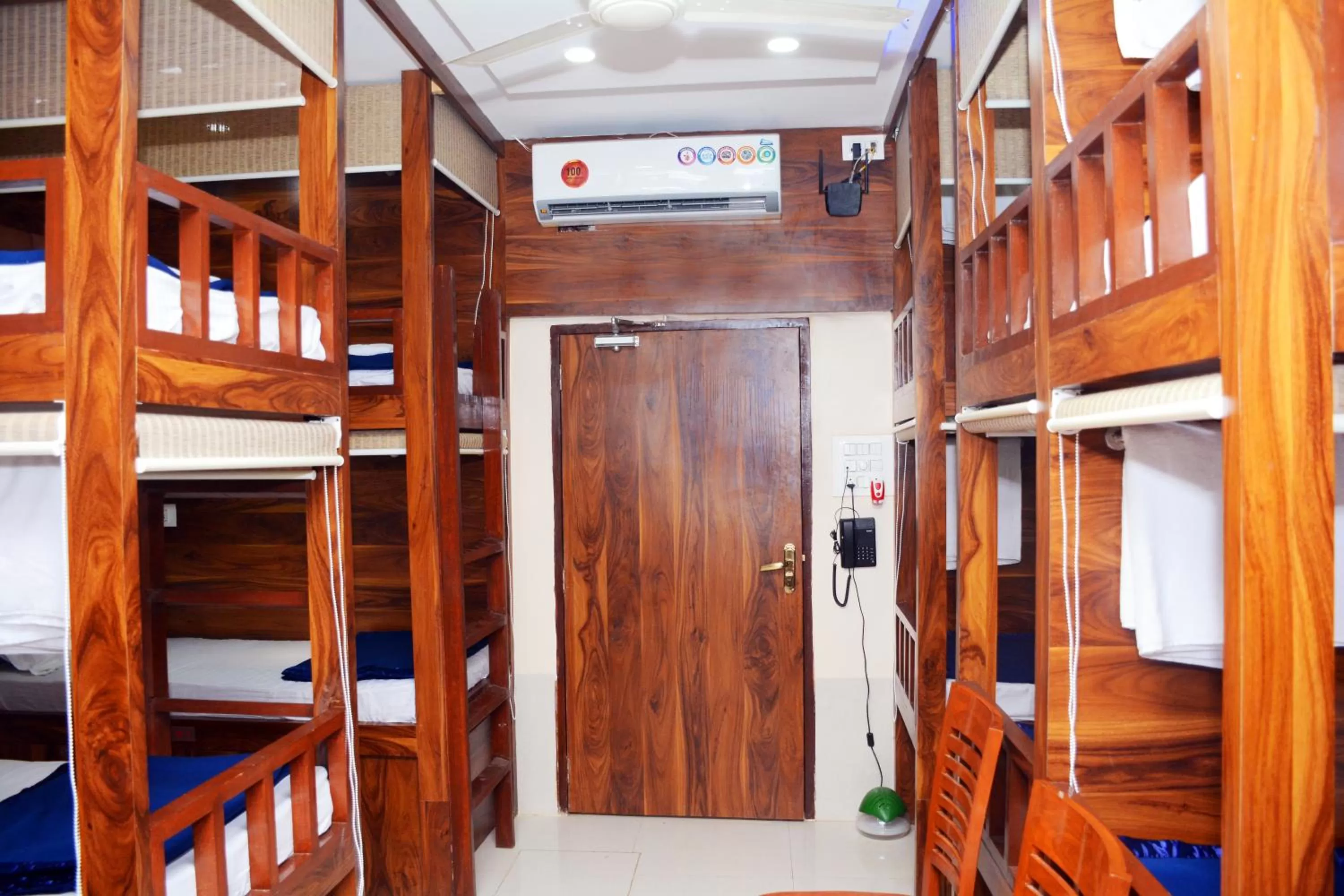 Living room, Bunk Bed in Hotel Nest N Rest - Mumbai