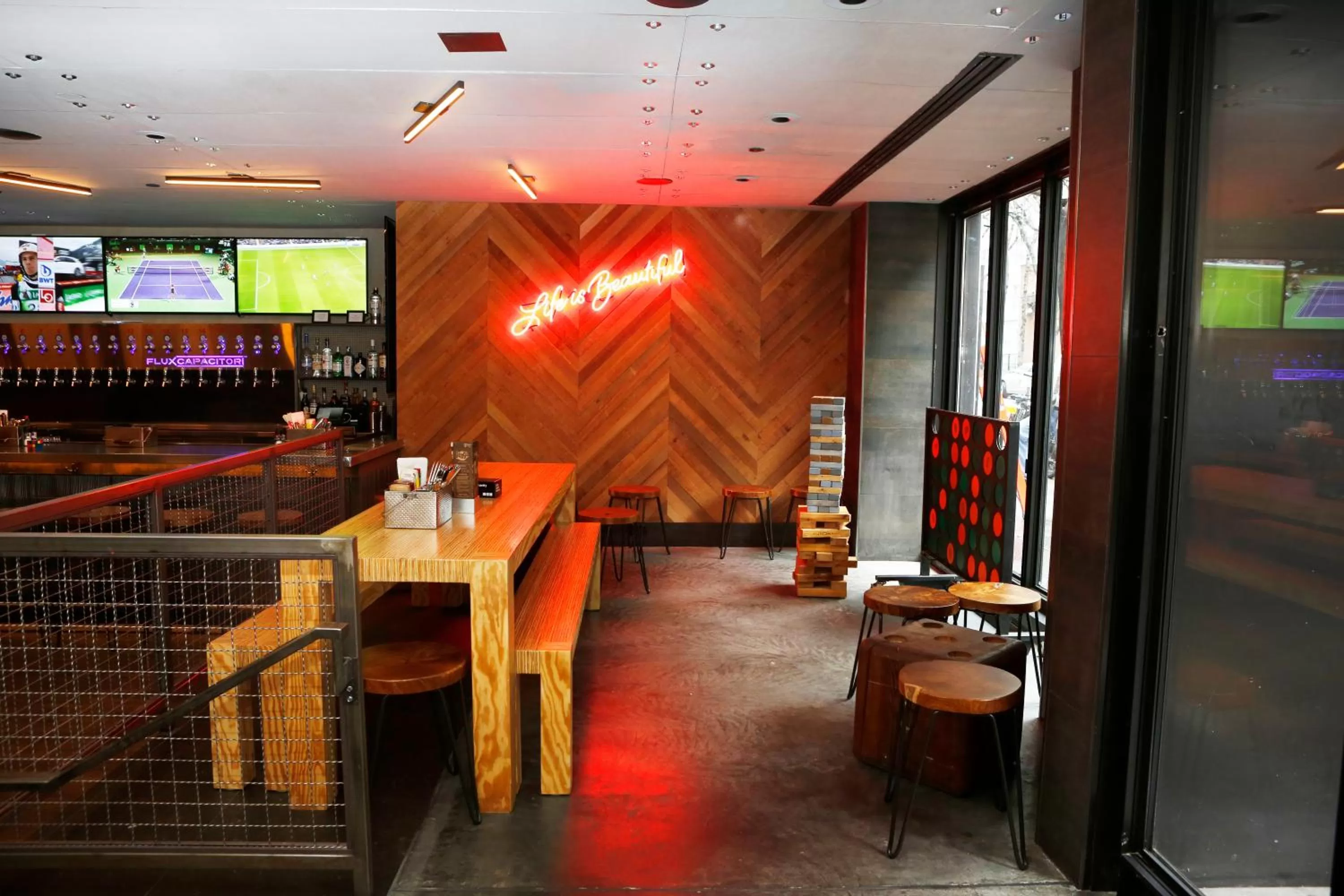 Restaurant/places to eat in Pod 51