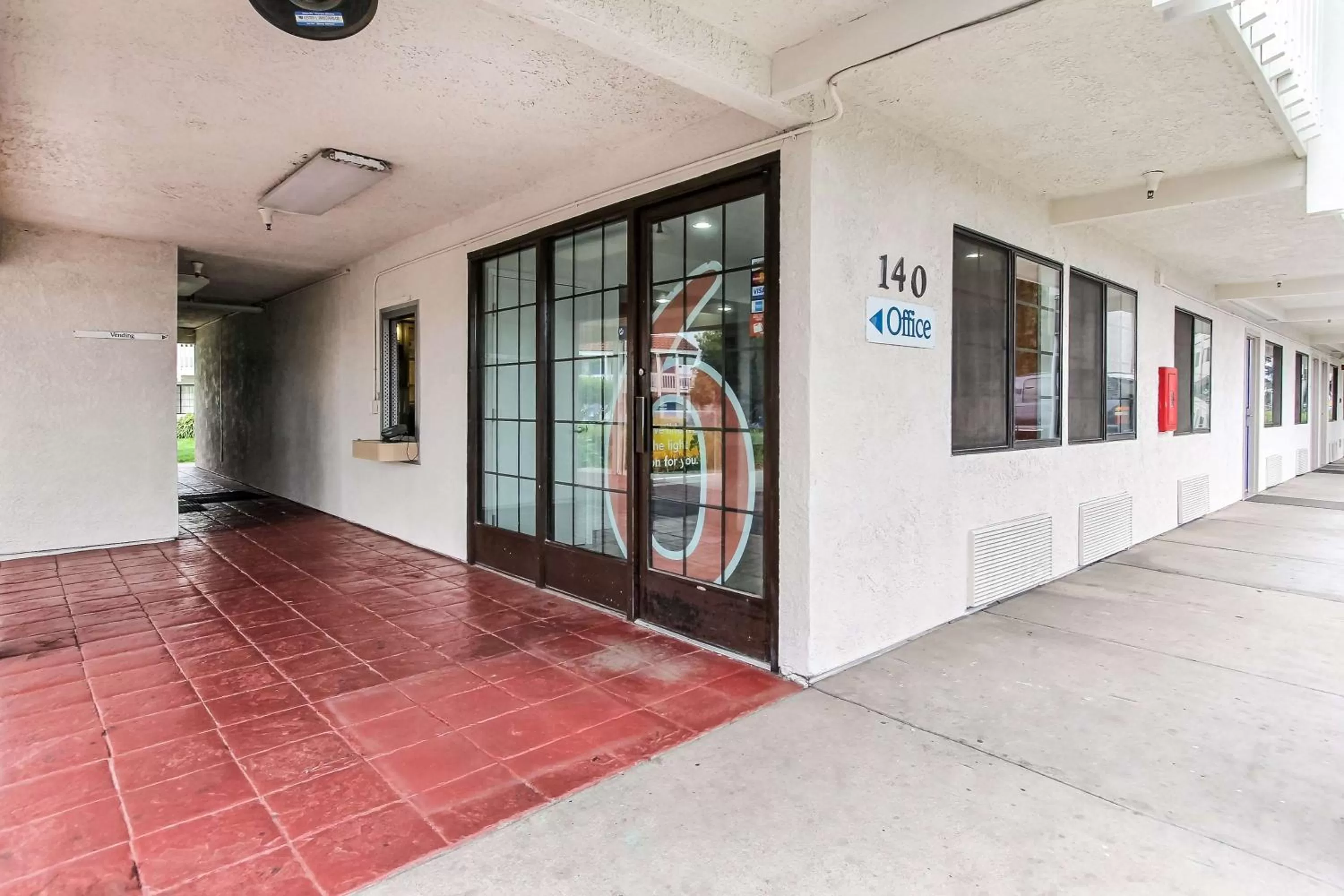 Property building in Motel 6-Salinas, CA - North Monterey Area