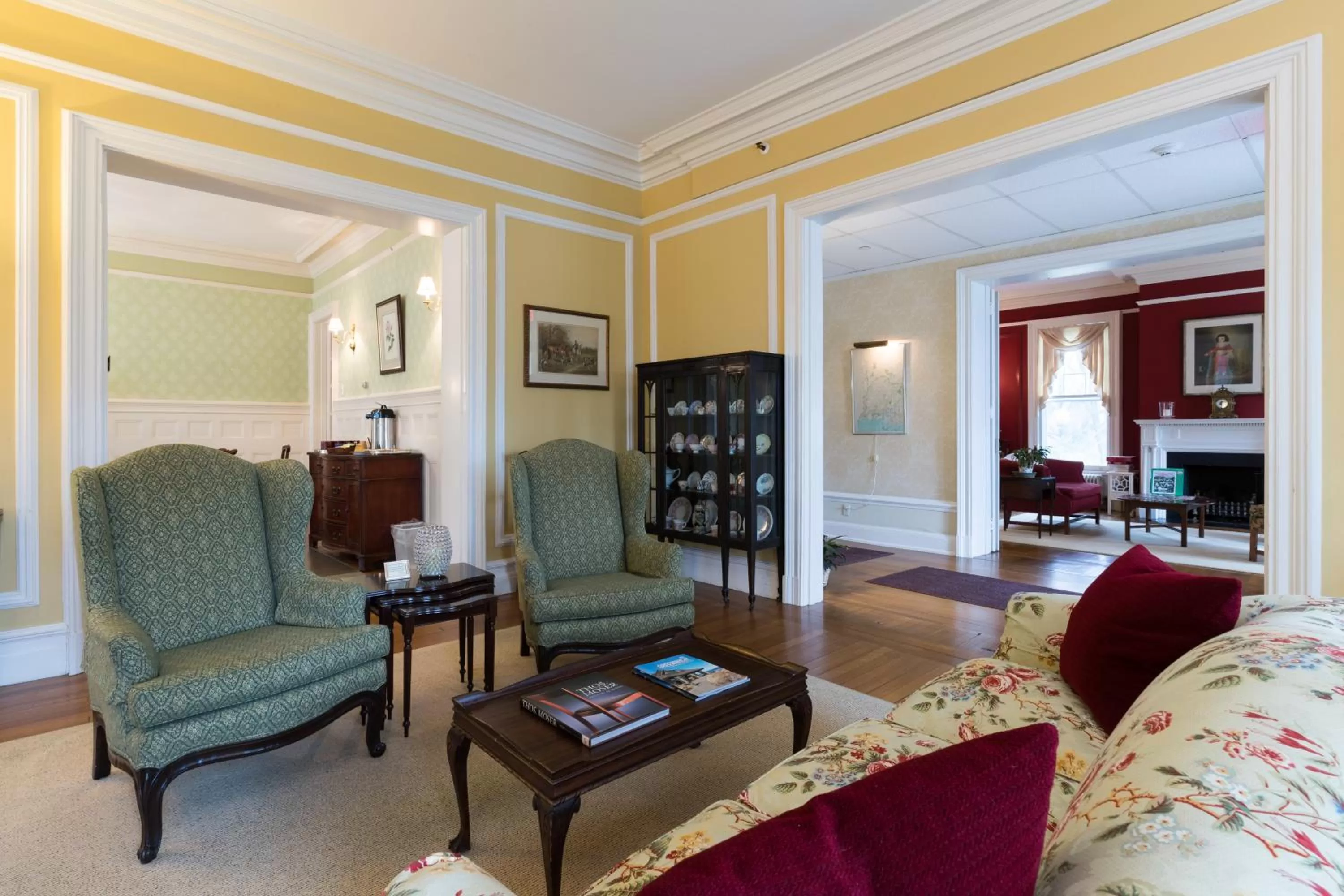 Communal lounge/ TV room in Stanton House Inn