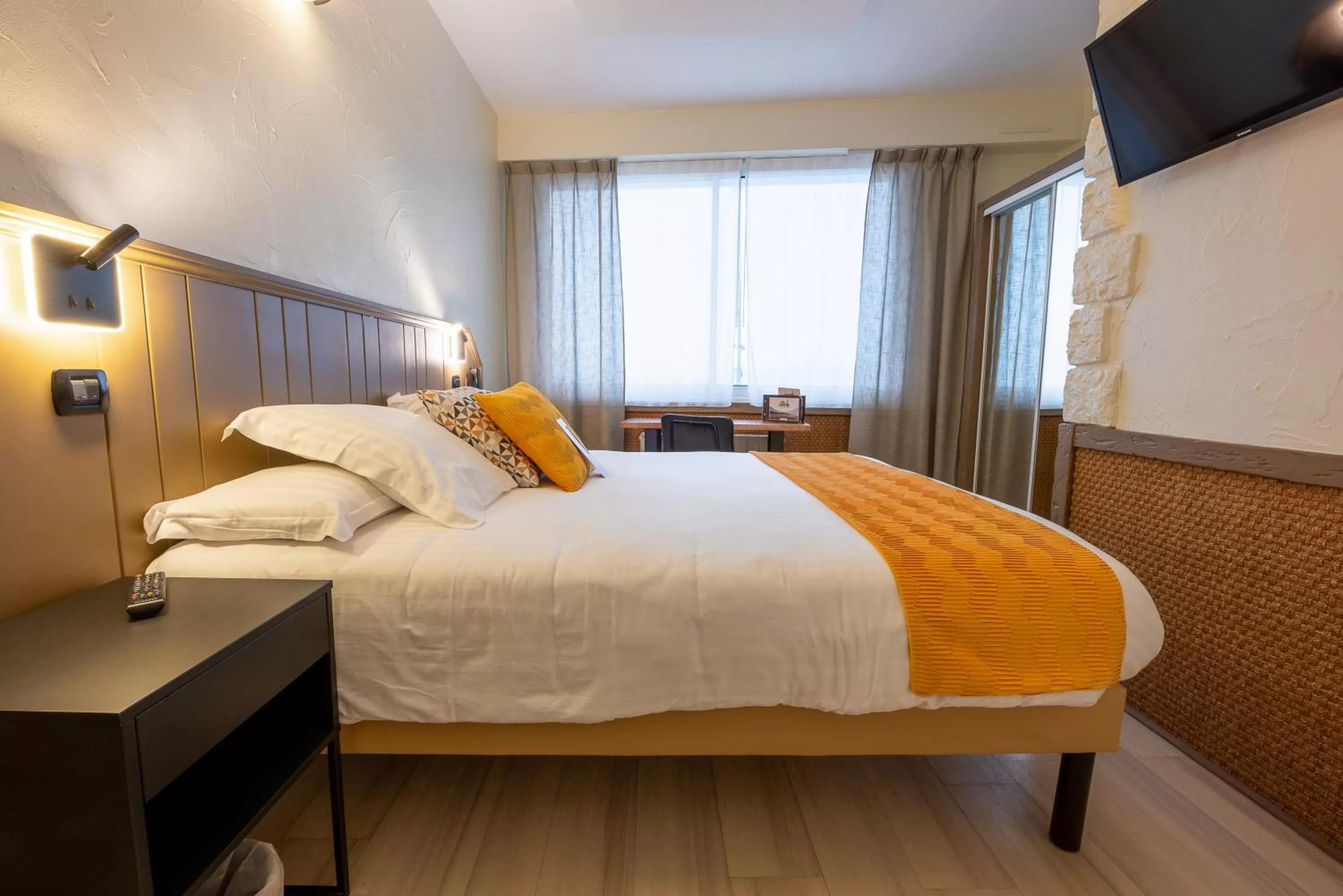 Bed in Logis Hôtel Rêve de Sable