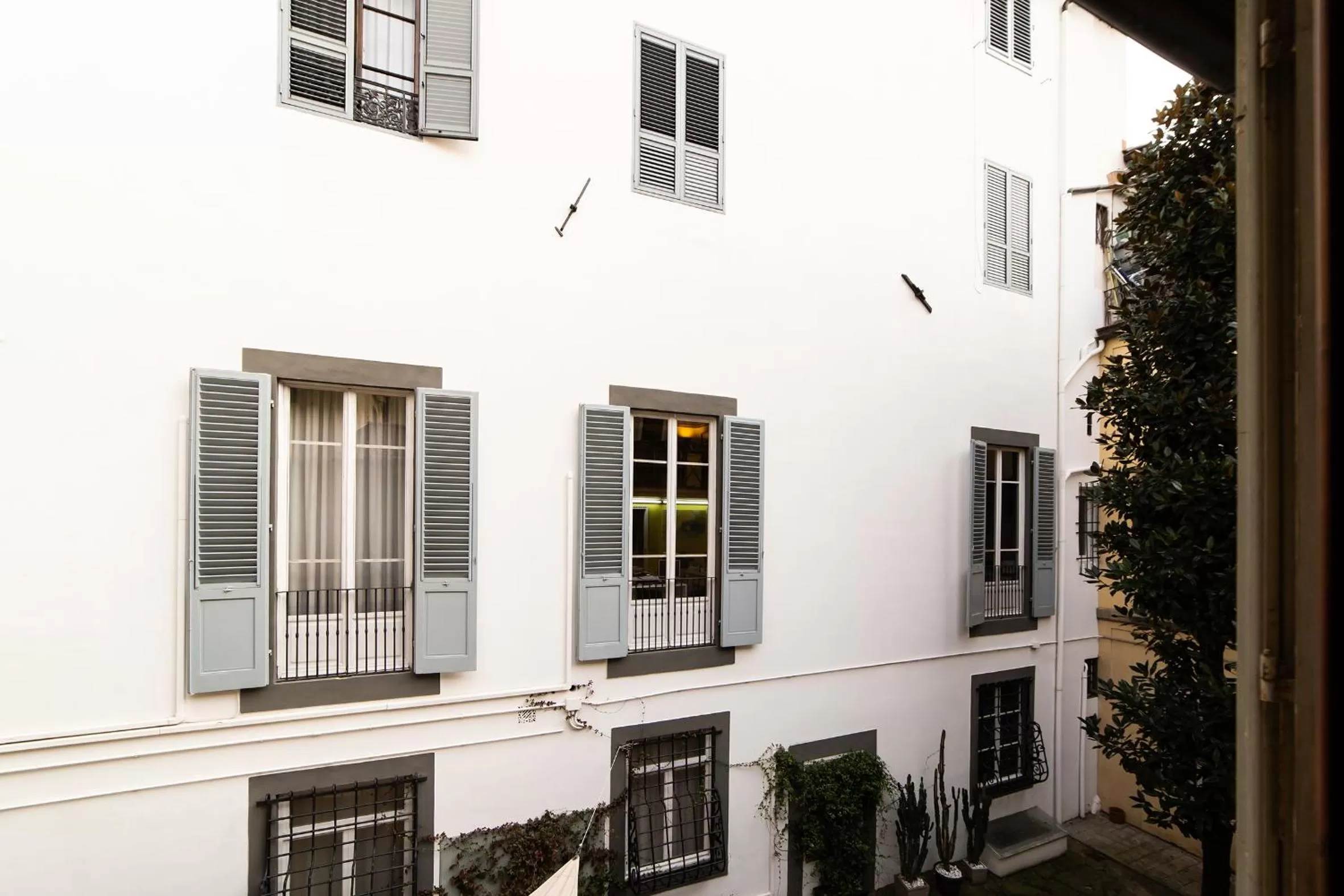 Inner courtyard view, Property Building in Medici Soderini
