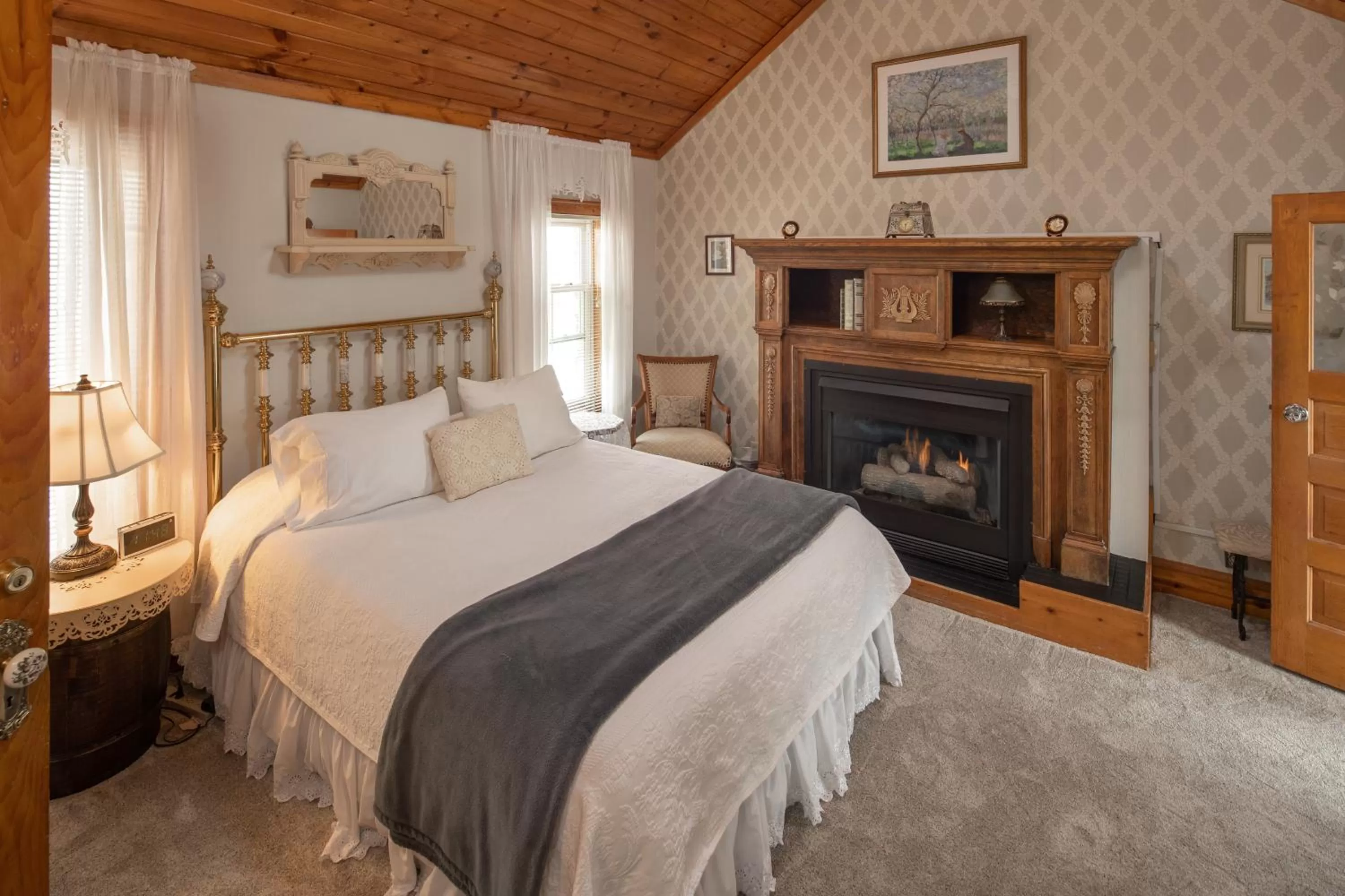 Bed in Cloran Mansion Bed & Breakfast