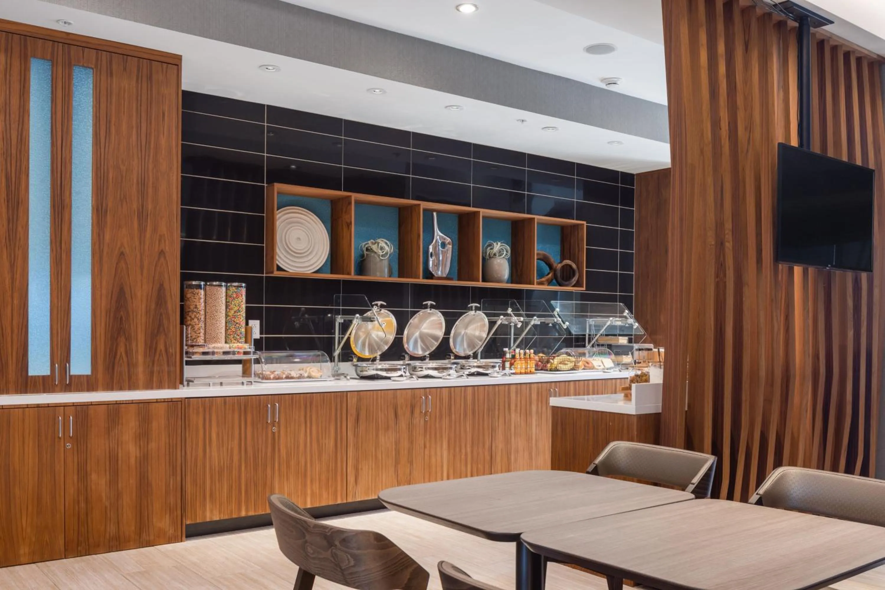 Breakfast in SpringHill Suites by Marriott Tucson at The Bridges