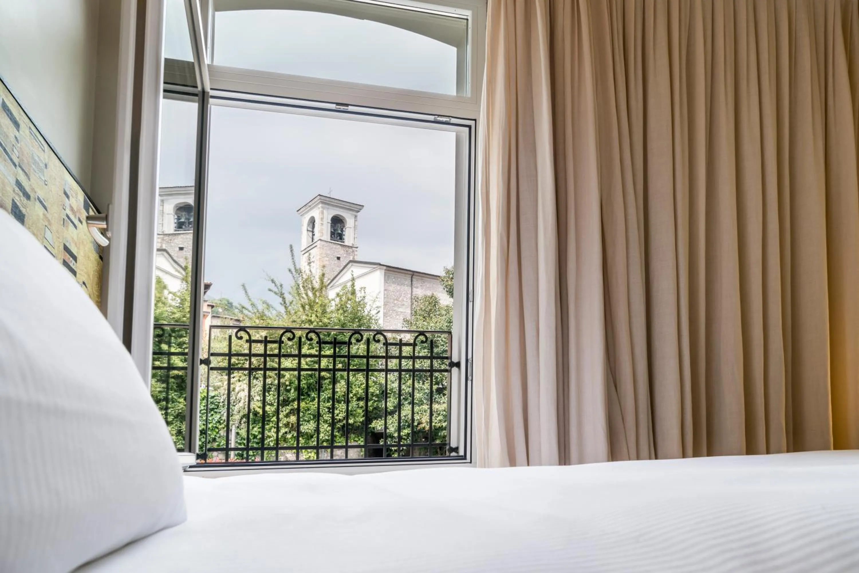 City view, Bed in Hotel Bella Riva