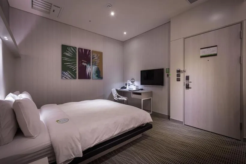 Bed in Taipei 101 SPARKLE Hotel