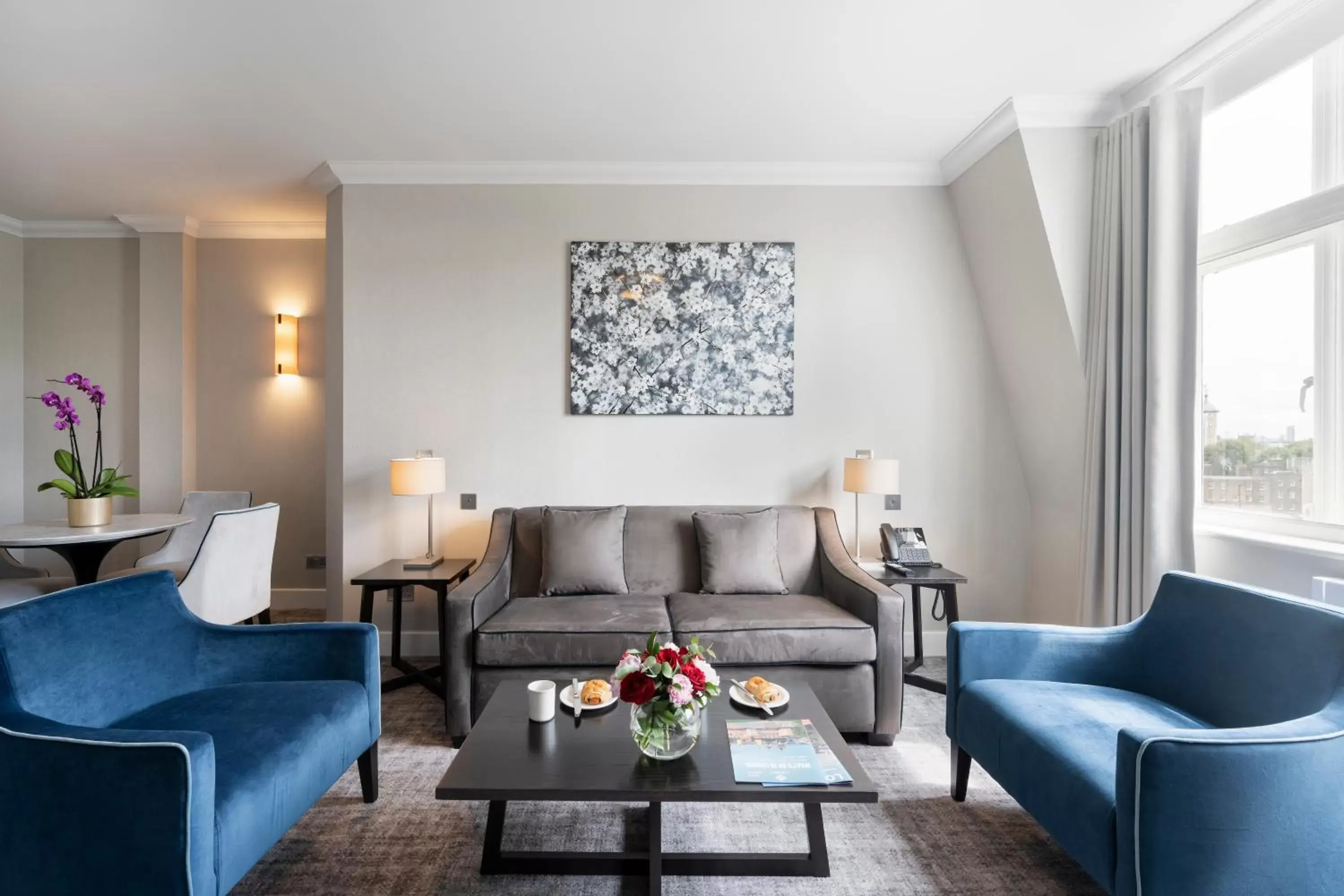 Family Apartment with Kitchen, City View in Tower Residences by Blue Orchid Family Apartment with Kitchen, City View in Tower Residences by Blue Orchid