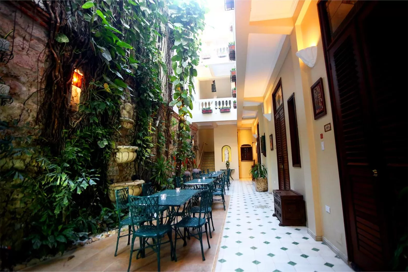 Inner courtyard view in Hotel Casa La Fe