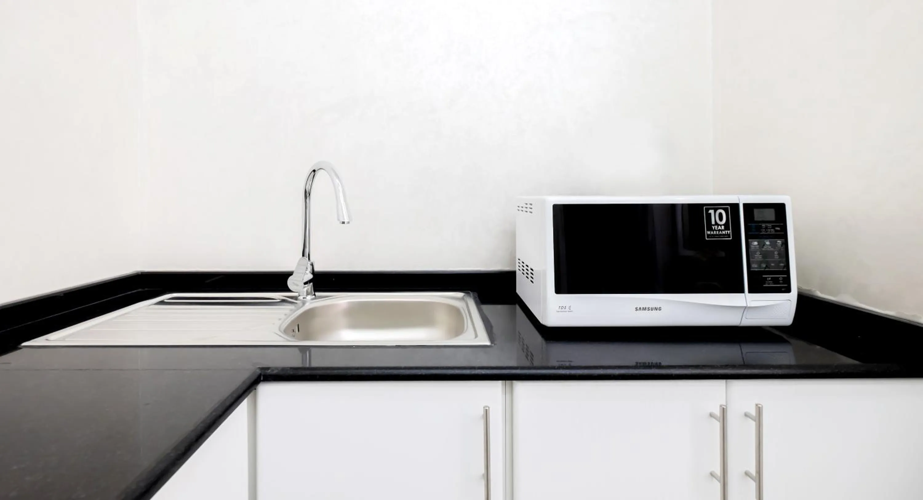 Breakfast, Kitchen/Kitchenette in Al Jisr Hotel