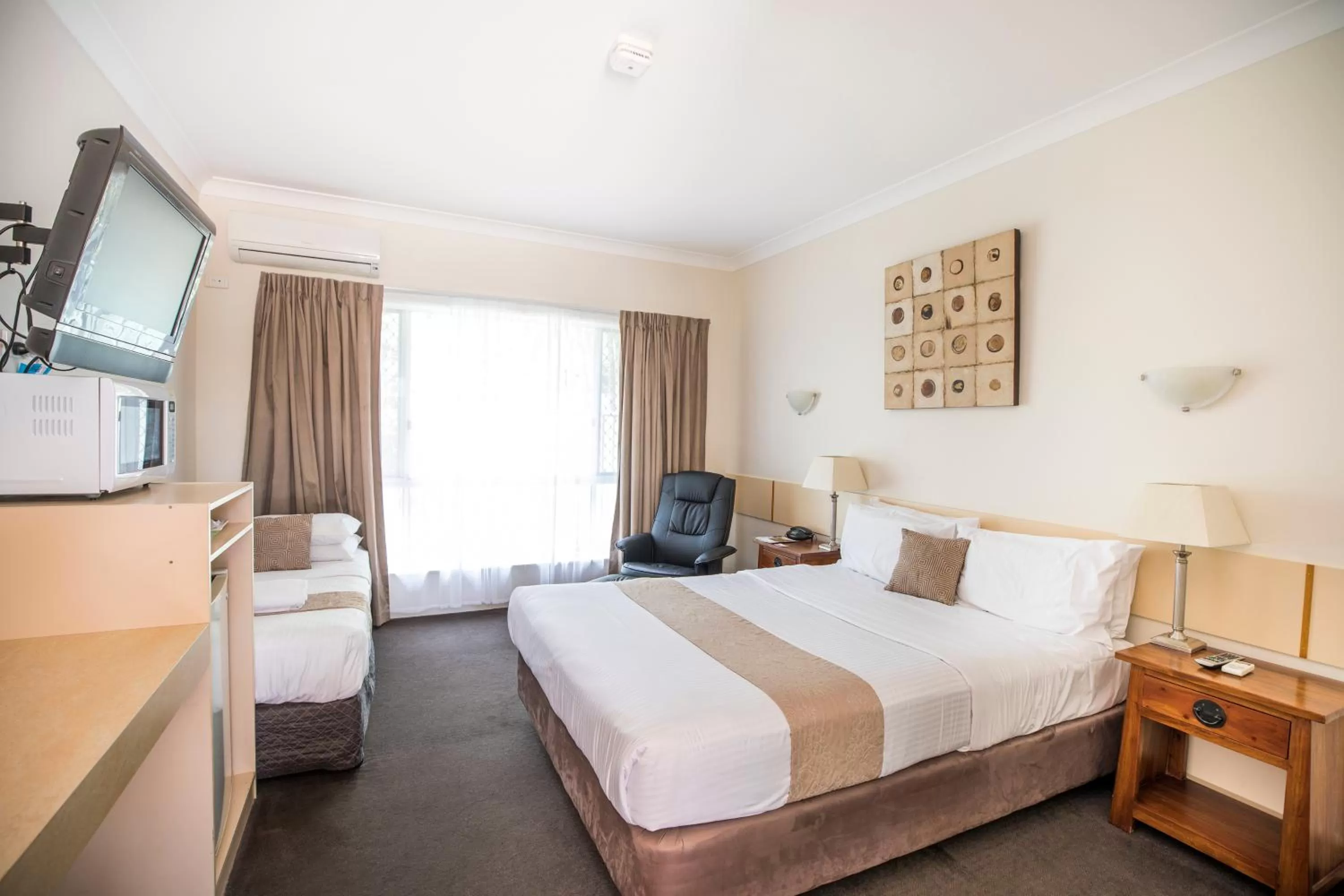 Deluxe Twin Room in Maraboon Motor Inn