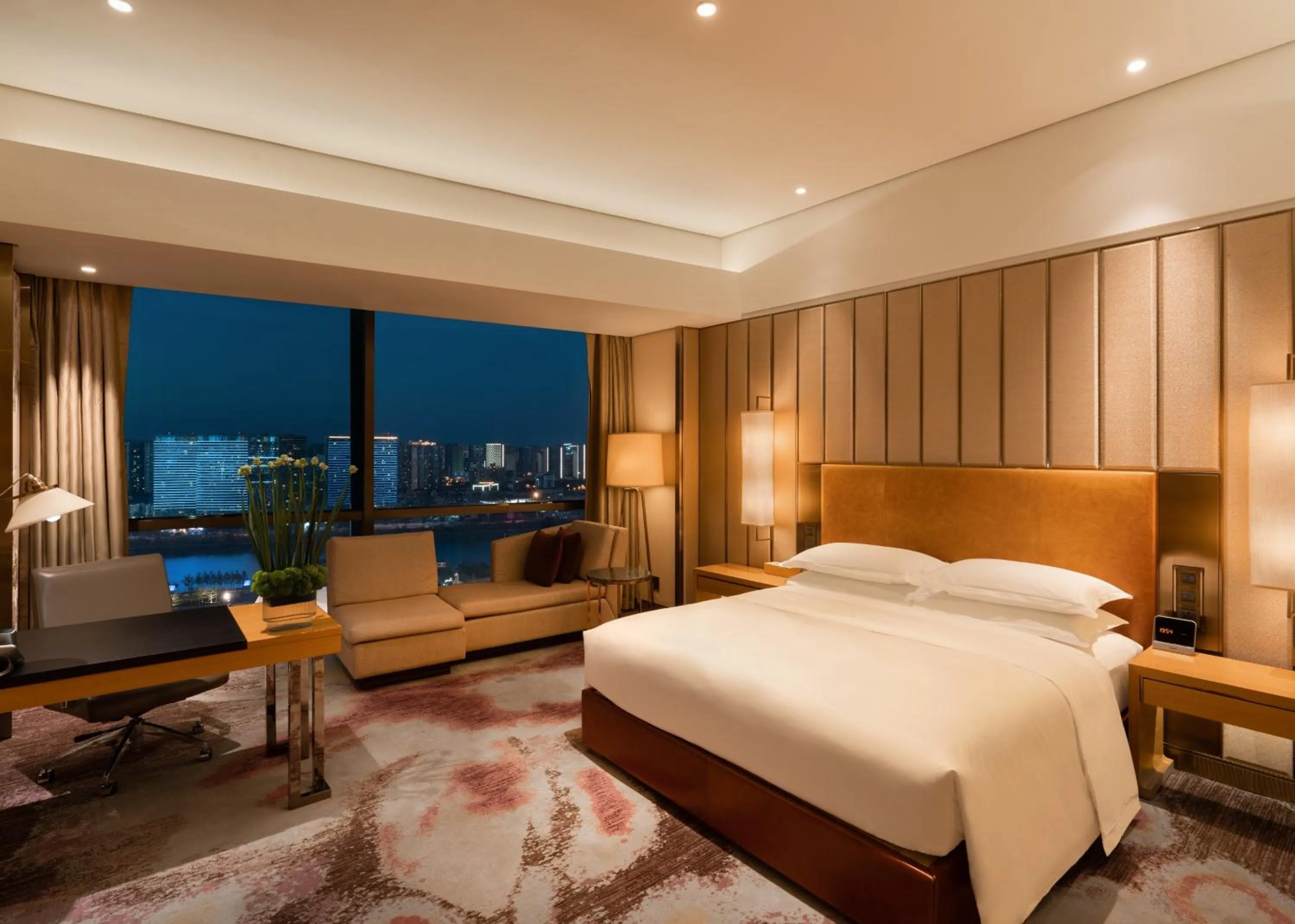 Photo of the whole room, Bed in InterContinental Changsha