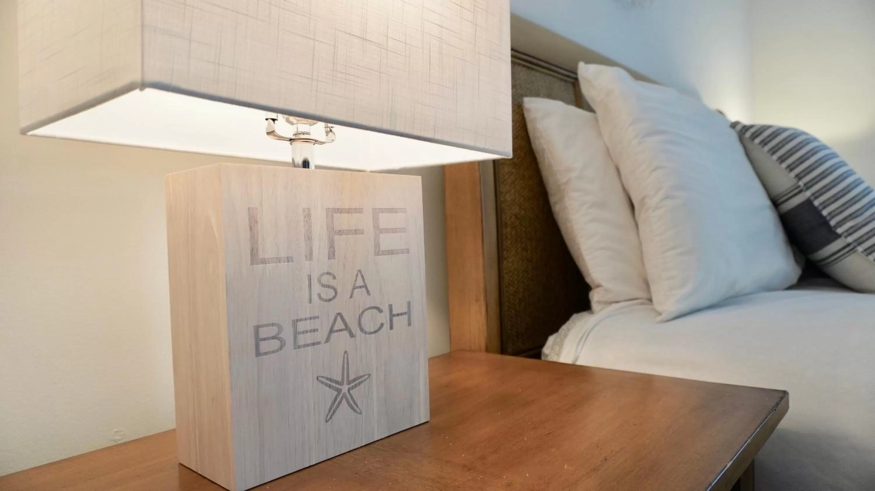 Bed in 4145 By The Sea Inn & Suites