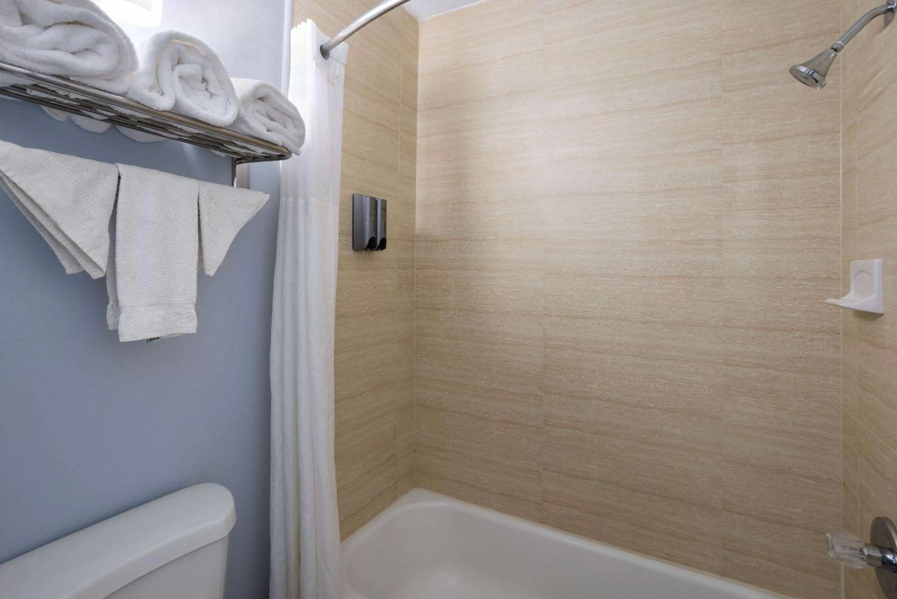 TV and multimedia in Days Inn by Wyndham Queensbury/Lake George