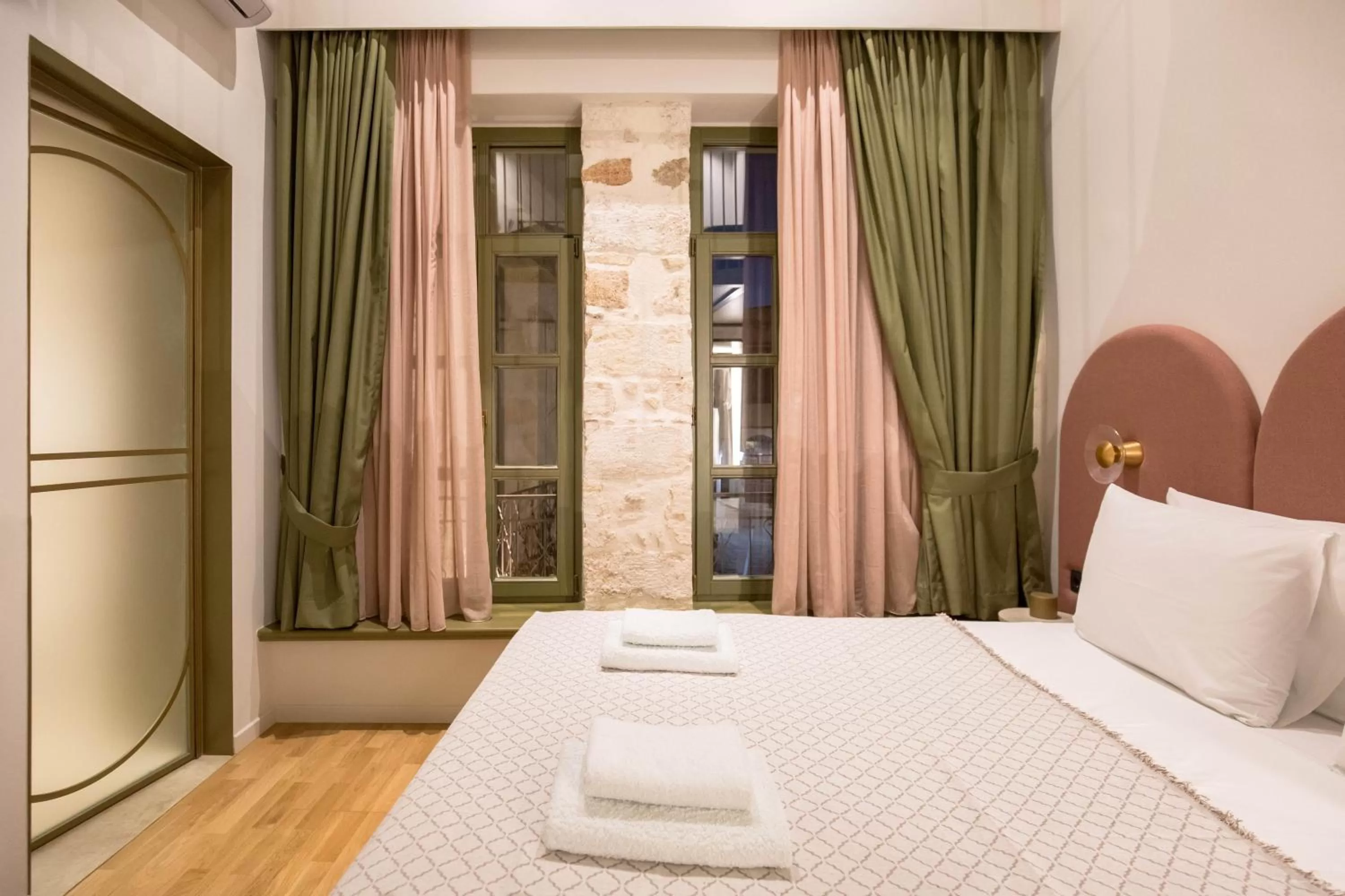 Bed in Neratze Hammam Suites