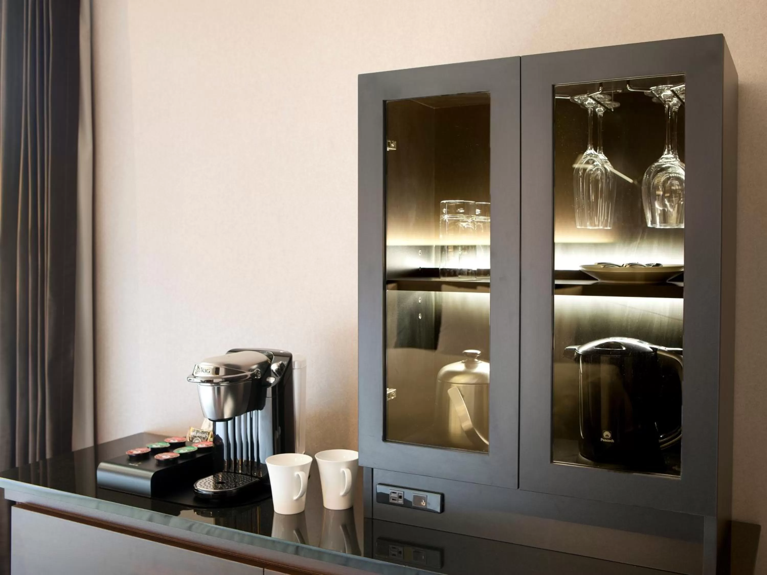 Coffee/tea facilities in The Royal Park Hotel Iconic Tokyo Shiodome