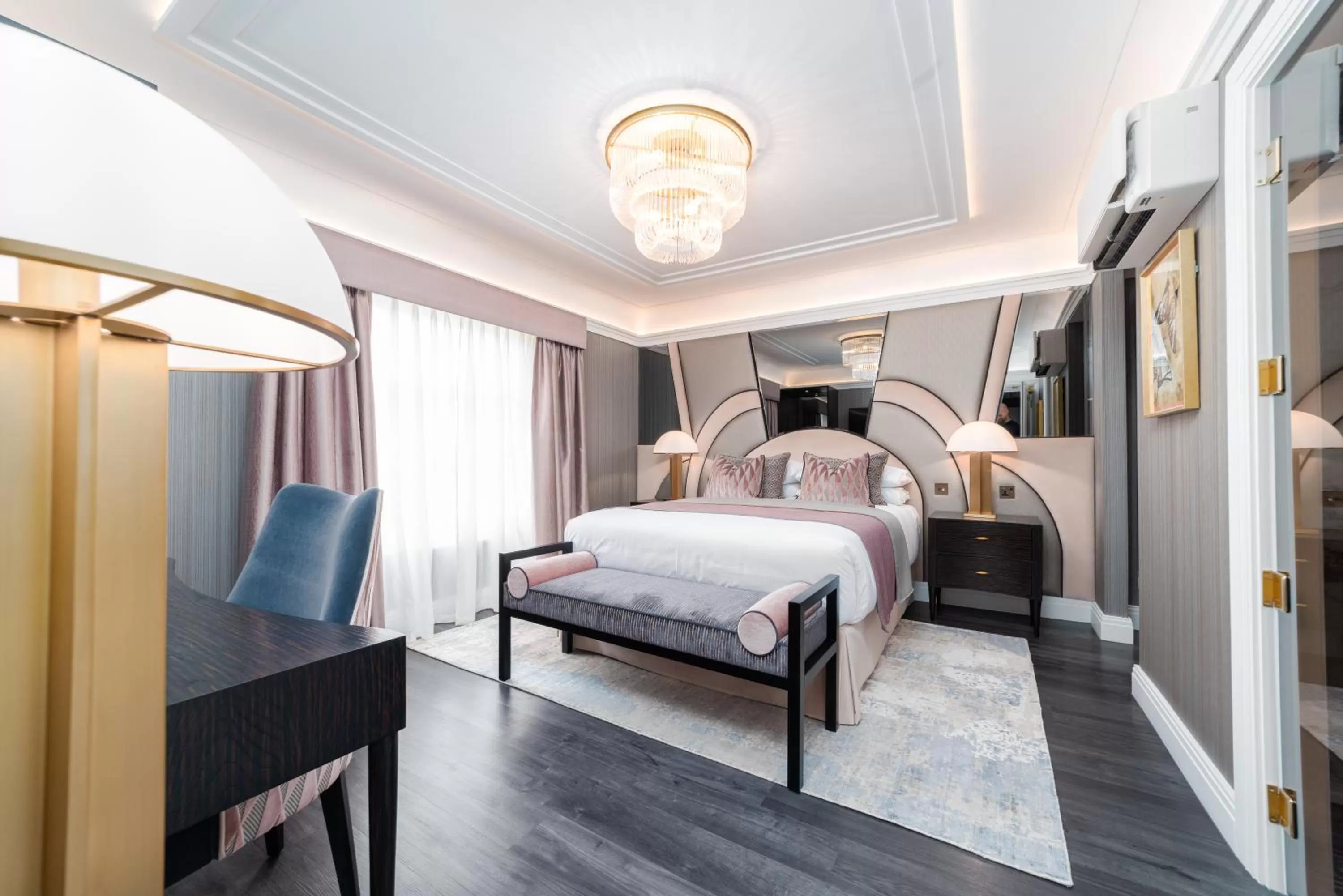 Bedroom, Bed in No.4 Carlton