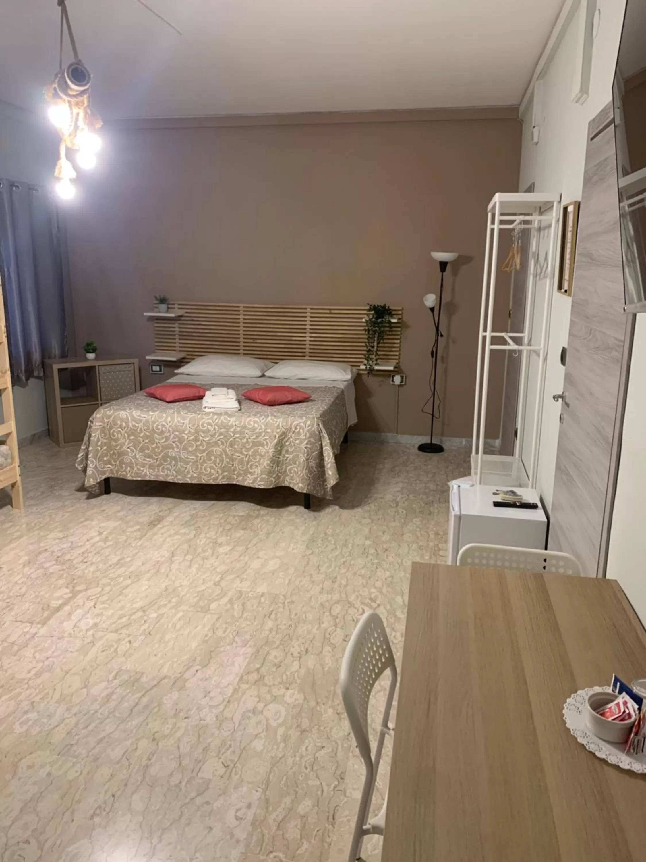 Bed in Neapolis center2