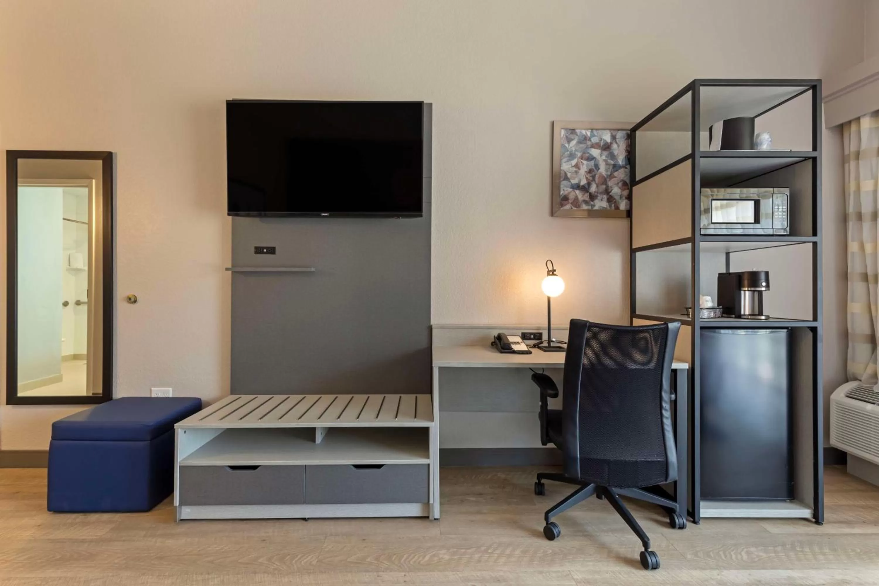 Bedroom in Best Western Plus Fort Worth North