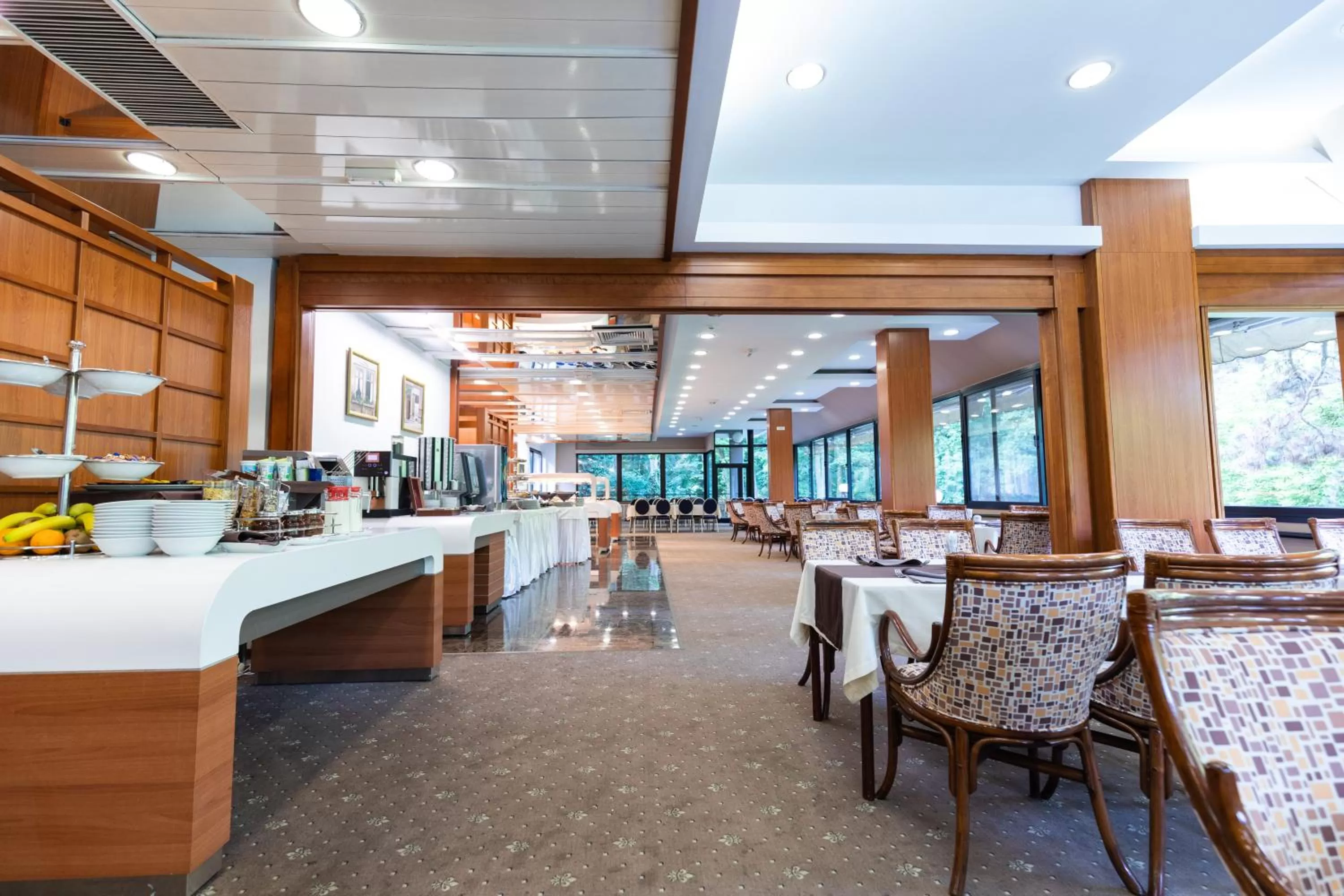 Restaurant/places to eat in Hotel M