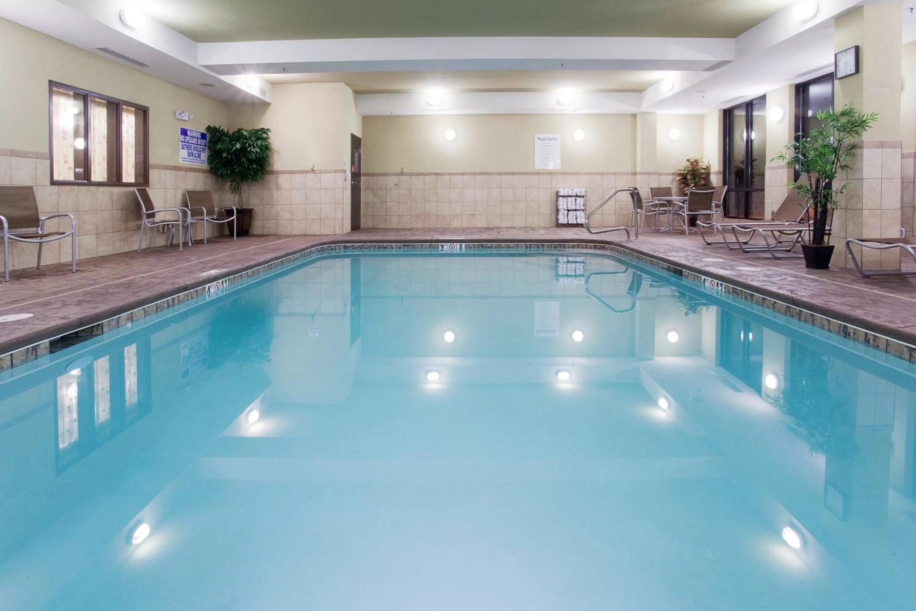 Swimming pool in Holiday Inn Express & Suites Richfield by IHG