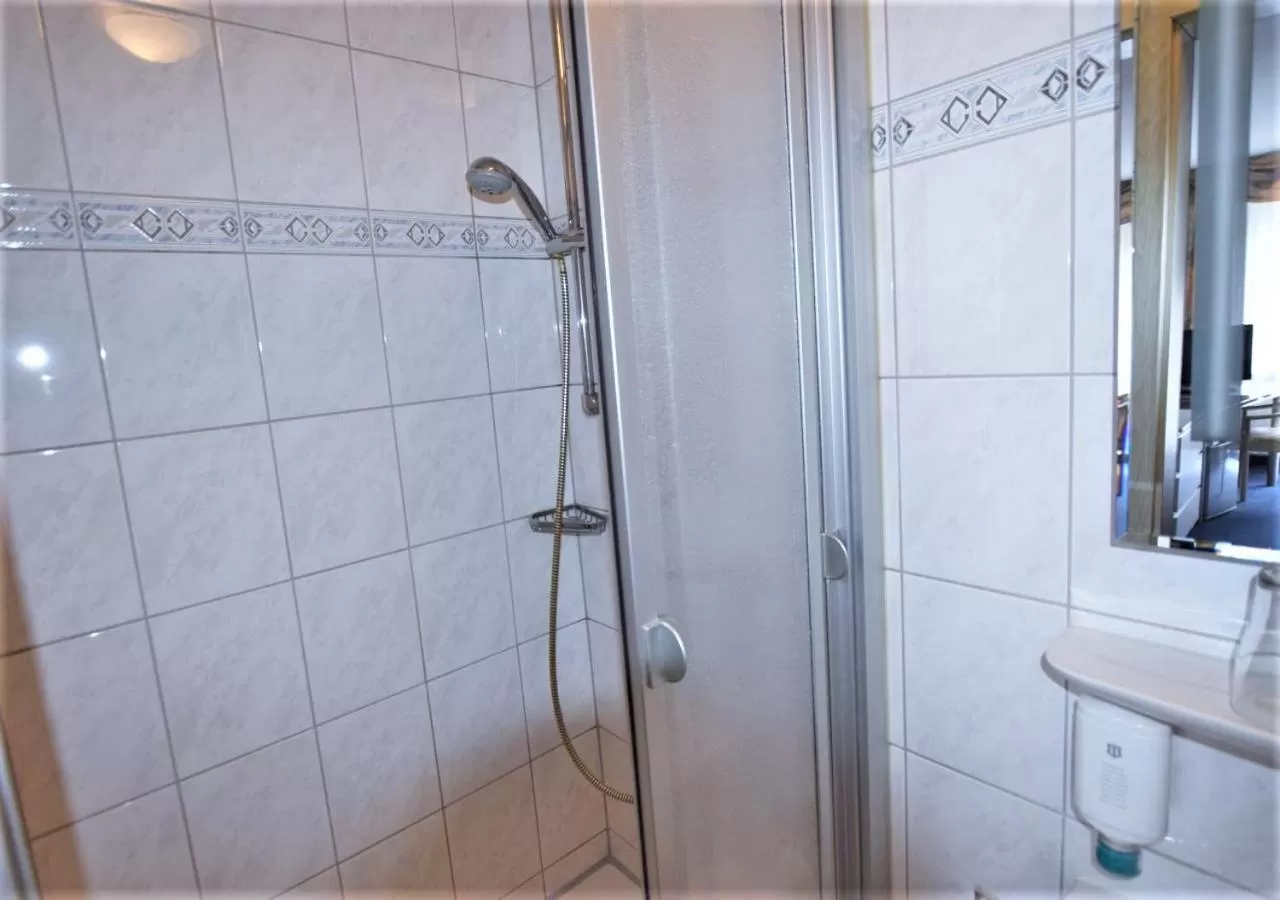 Bathroom in Hotel Alena - Kontaktlos Check-In